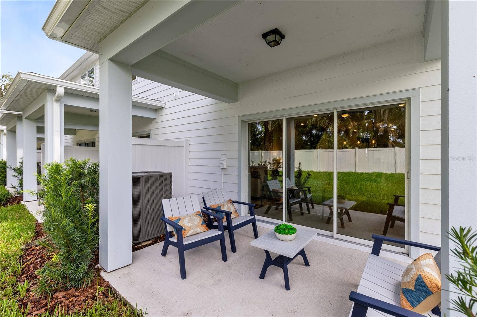 3198 EMERALD ACRES LANE, Sanford, FL 32771 Model Home Design Only. Pictures and furnishings are for illustrative purposes only. Elevations, colors and options may vary. Furniture is for model home staging only.