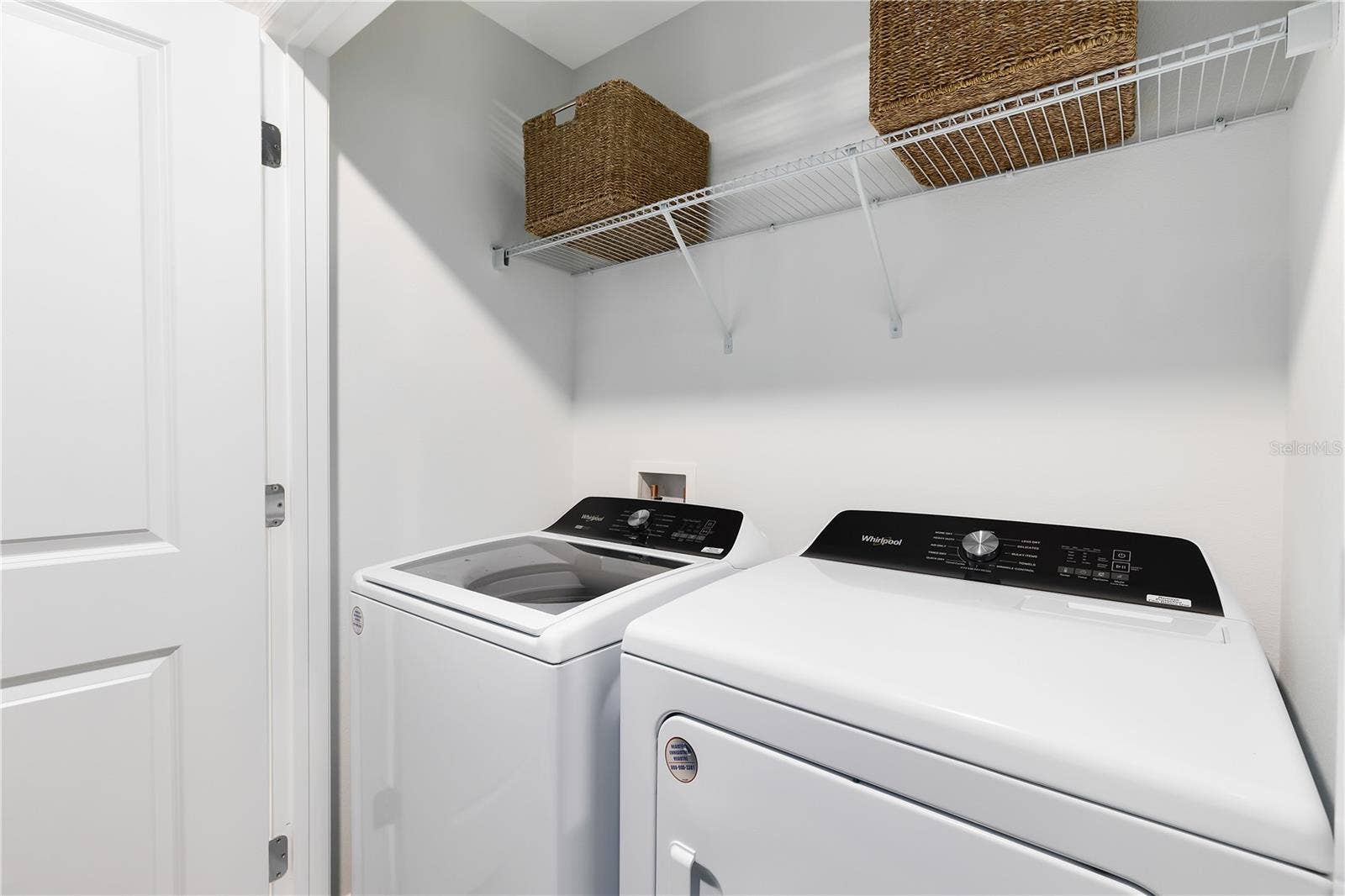 3198 EMERALD ACRES LANE, Sanford, FL 32771 Model Home Design Only. Pictures and furnishings are for illustrative purposes only. Elevations, colors and options may vary. Furniture is for model home staging only.