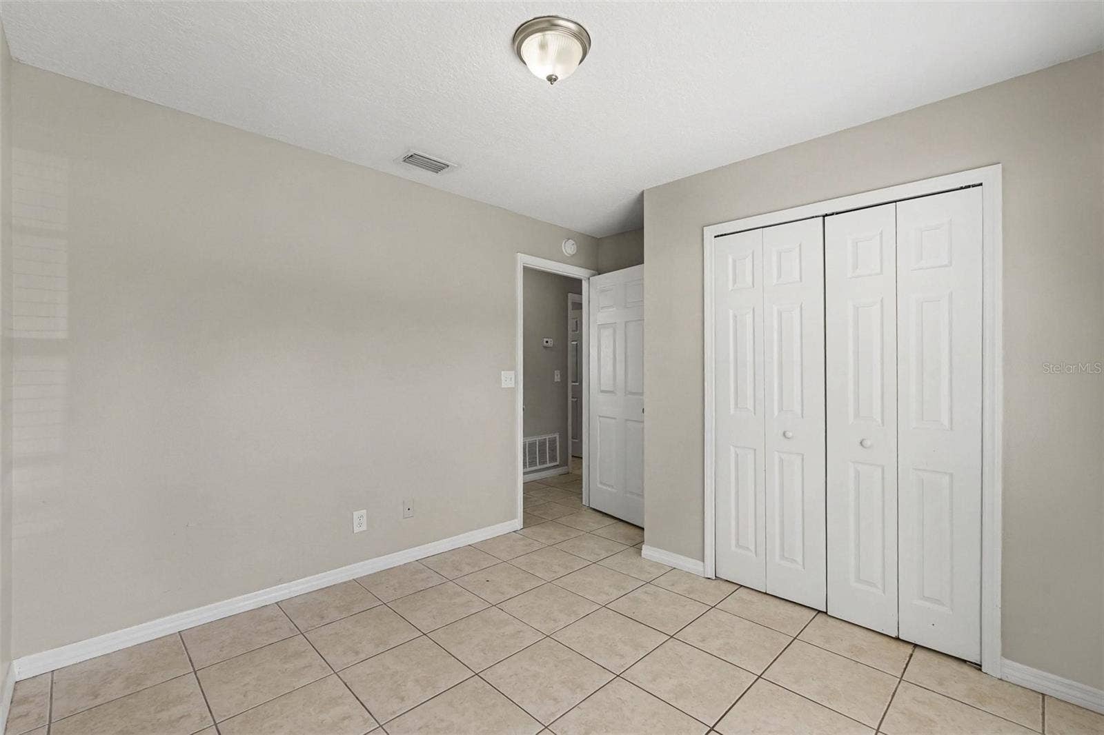 5233 BOGDONOFF DRIVE, Seffner, FL 33584 5233 BOGDONOFF DRIVE, Seffner, FL 33584