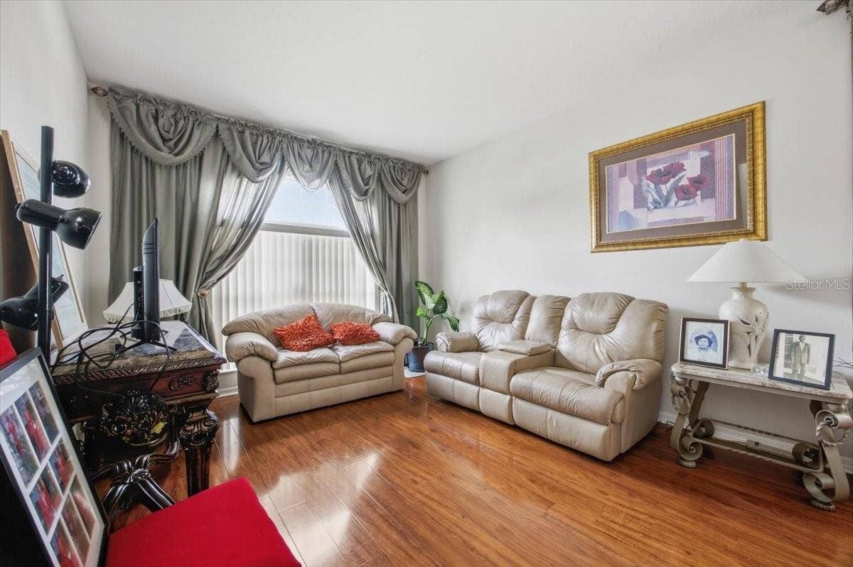 13728 HIDDEN FOREST CIRCLE, Orlando, FL 32828 Living Room