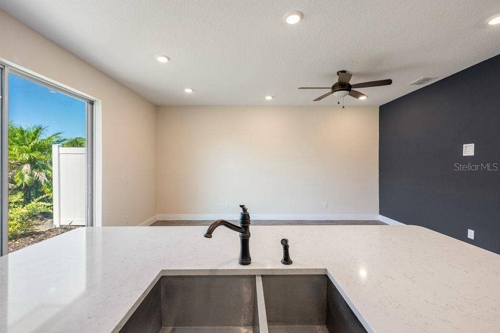2910 CASTAWAY LANE, Kissimmee, FL 34747 Kitchen/Living Room