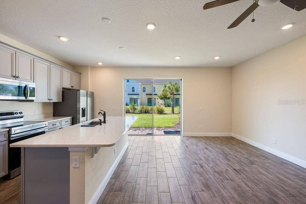 2910 CASTAWAY LANE, Kissimmee, FL 34747 Living Room