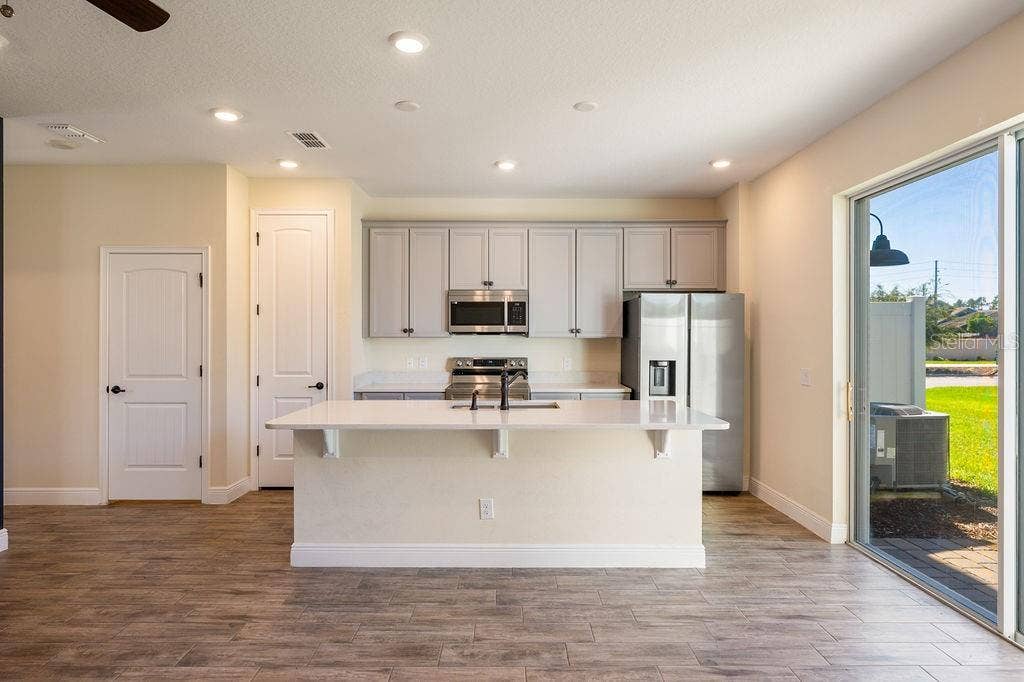 2910 CASTAWAY LANE, Kissimmee, FL 34747 Kitchen