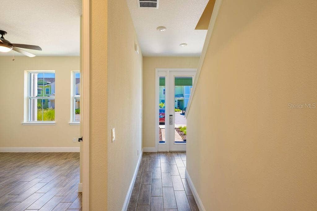 2910 CASTAWAY LANE, Kissimmee, FL 34747 Entrance/hallway