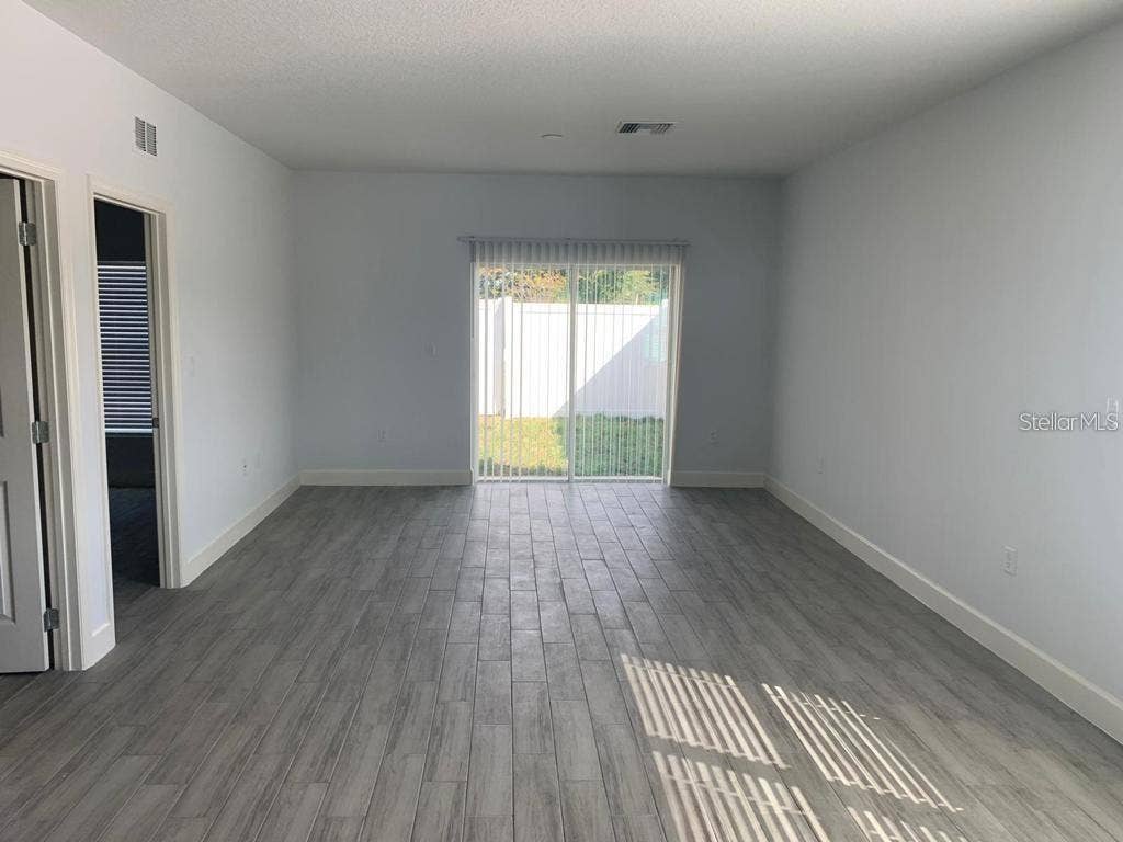 633 LAKE SHORE PARKWAY, Davenport, FL 33896