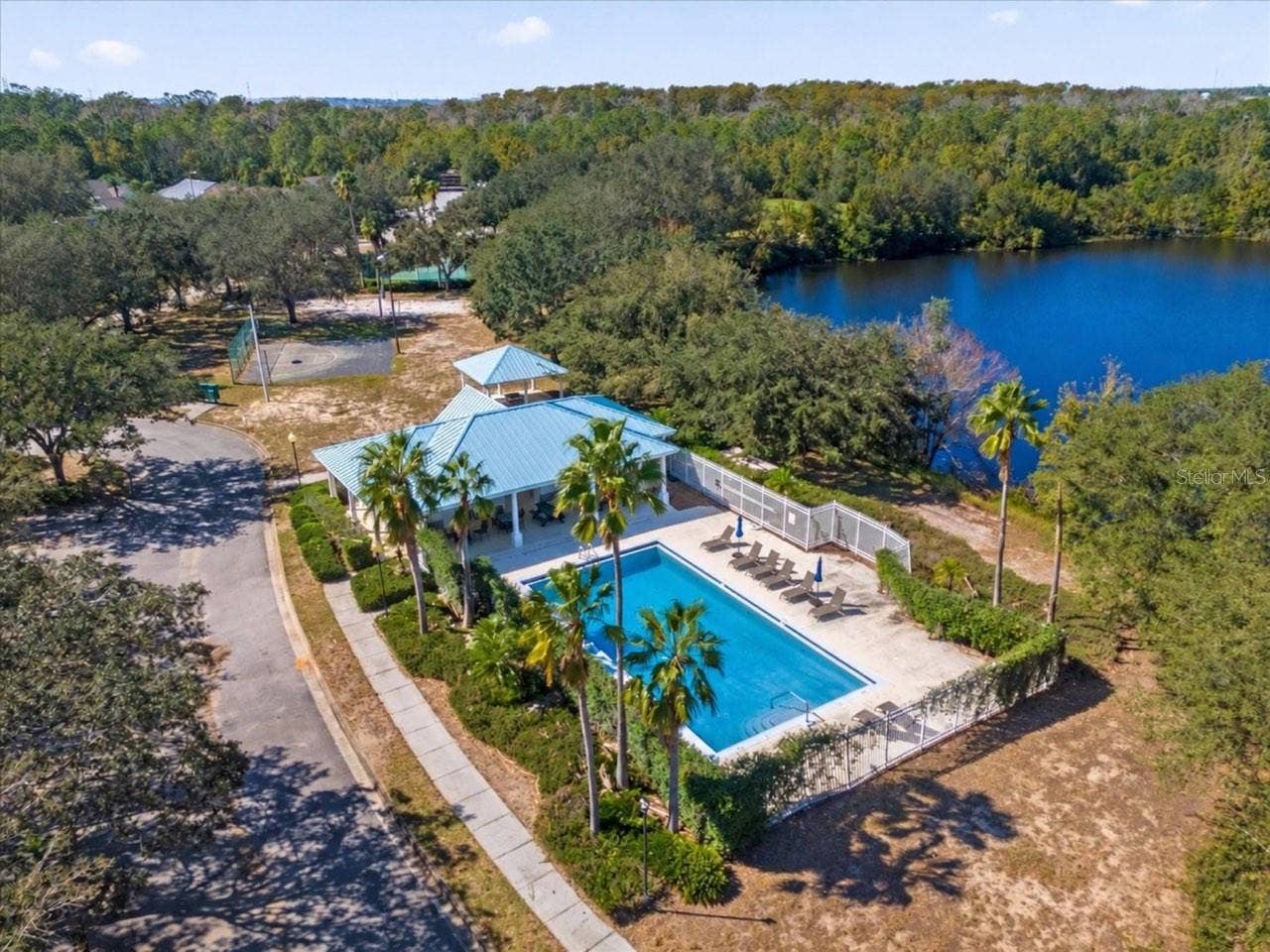 452 LAKE SHORE PARKWAY, Davenport, FL 33896
