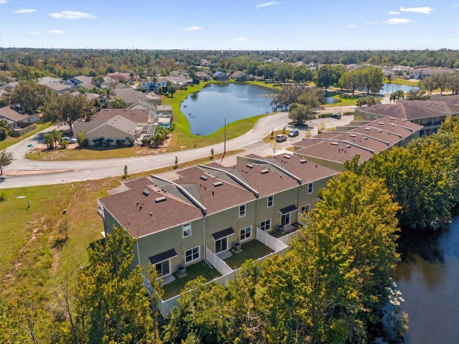 452 LAKE SHORE PARKWAY, Davenport, FL 33896