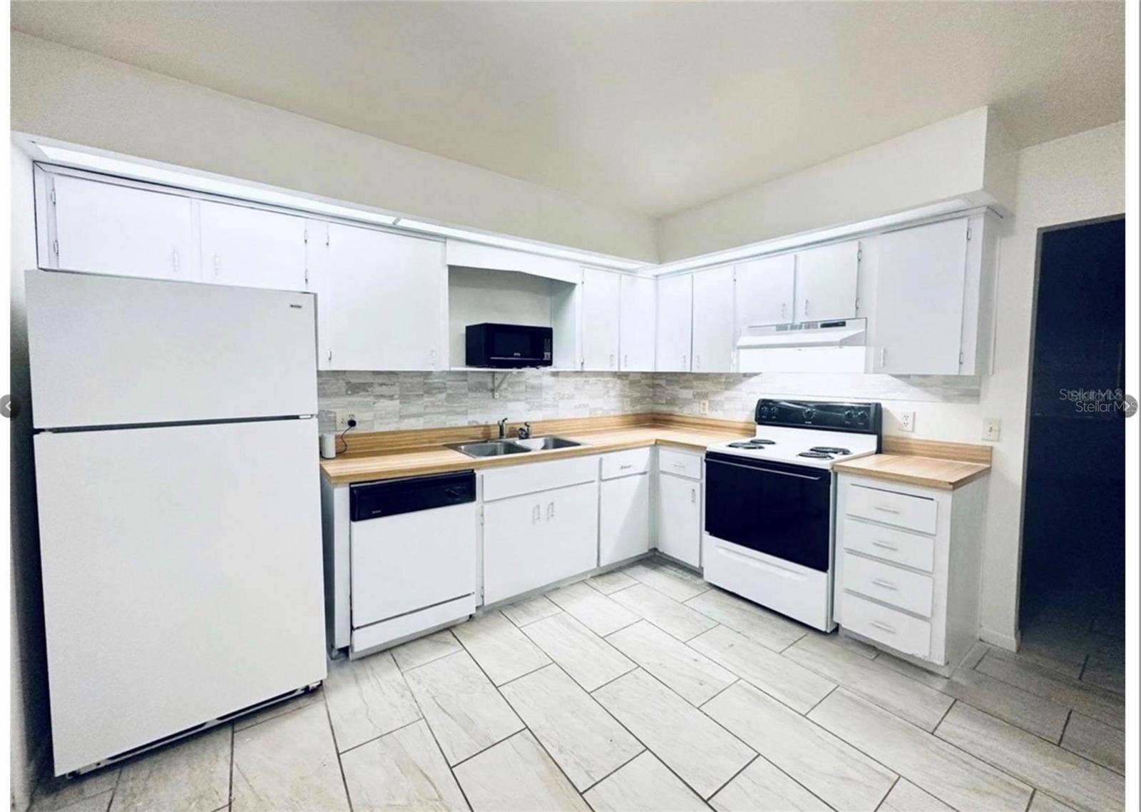 101 LAKE HUNTER DRIVE, #15 & 16, Lakeland, FL 33803