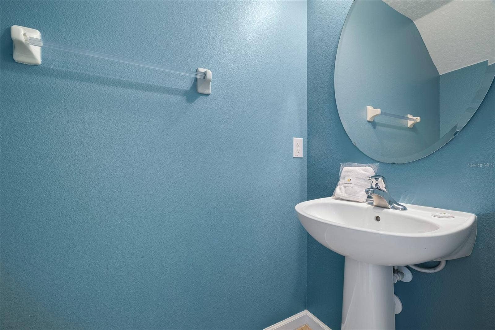 5221 OAKBOURNE AVENUE, Davenport, FL 33837 5221 OAKBOURNE AVENUE, Davenport, FL 33837