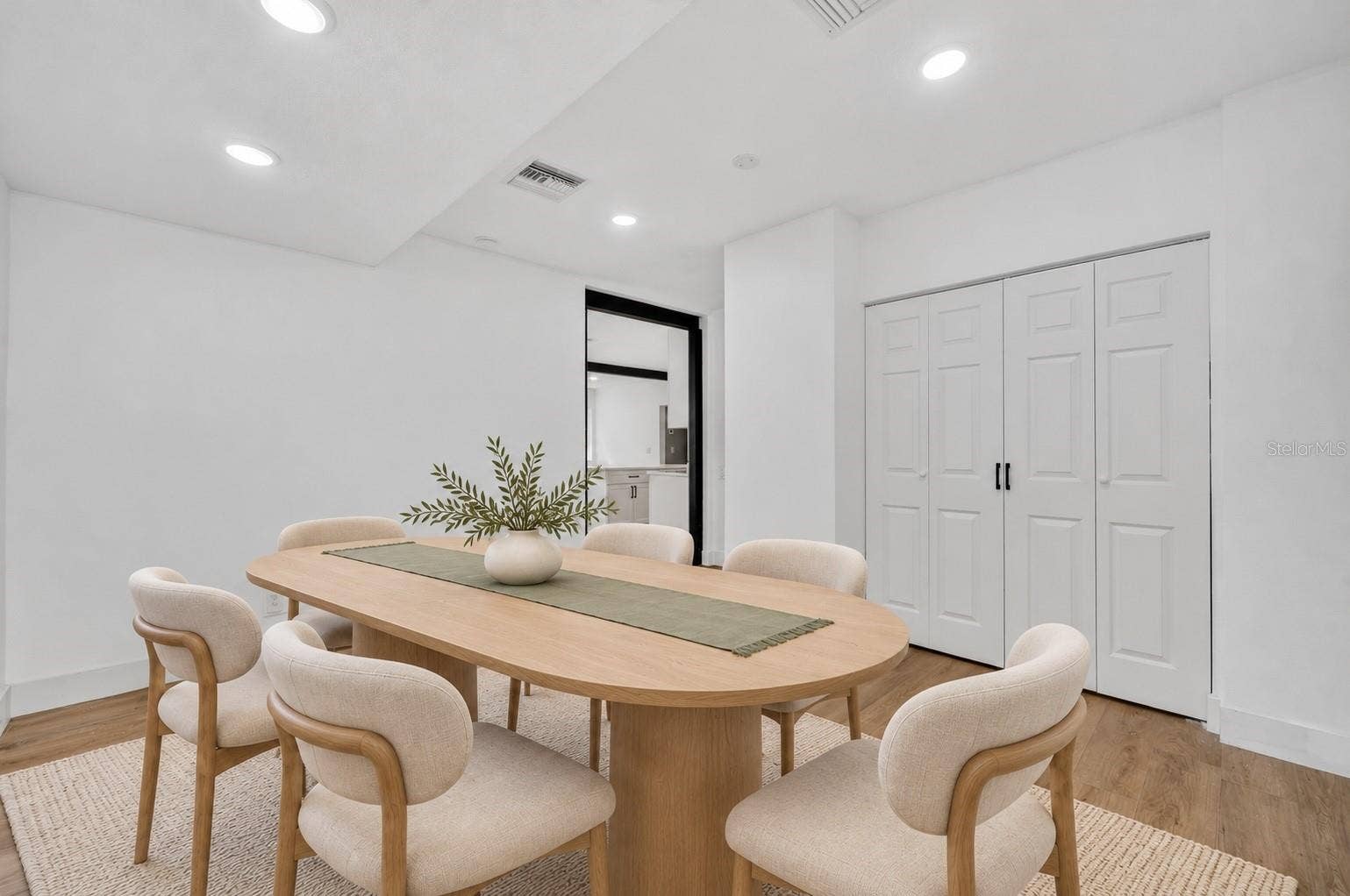 1741 LYNDALE BOULEVARD, Maitland, FL 32751 Dining Room - Virtually Sataged