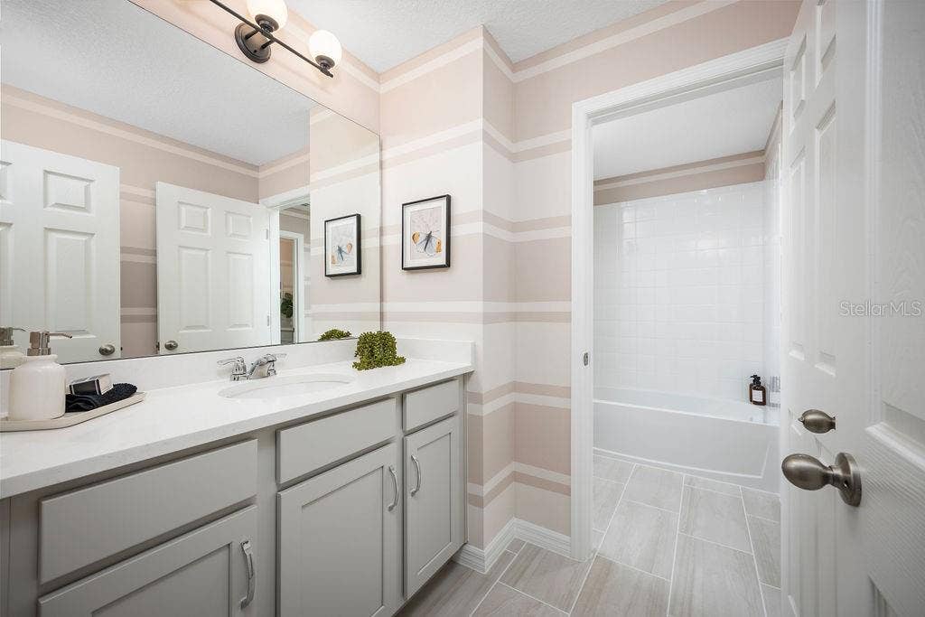 327 THOMPSON VILLAGE AVENUE, Apopka, FL 32703 Bathroom 2