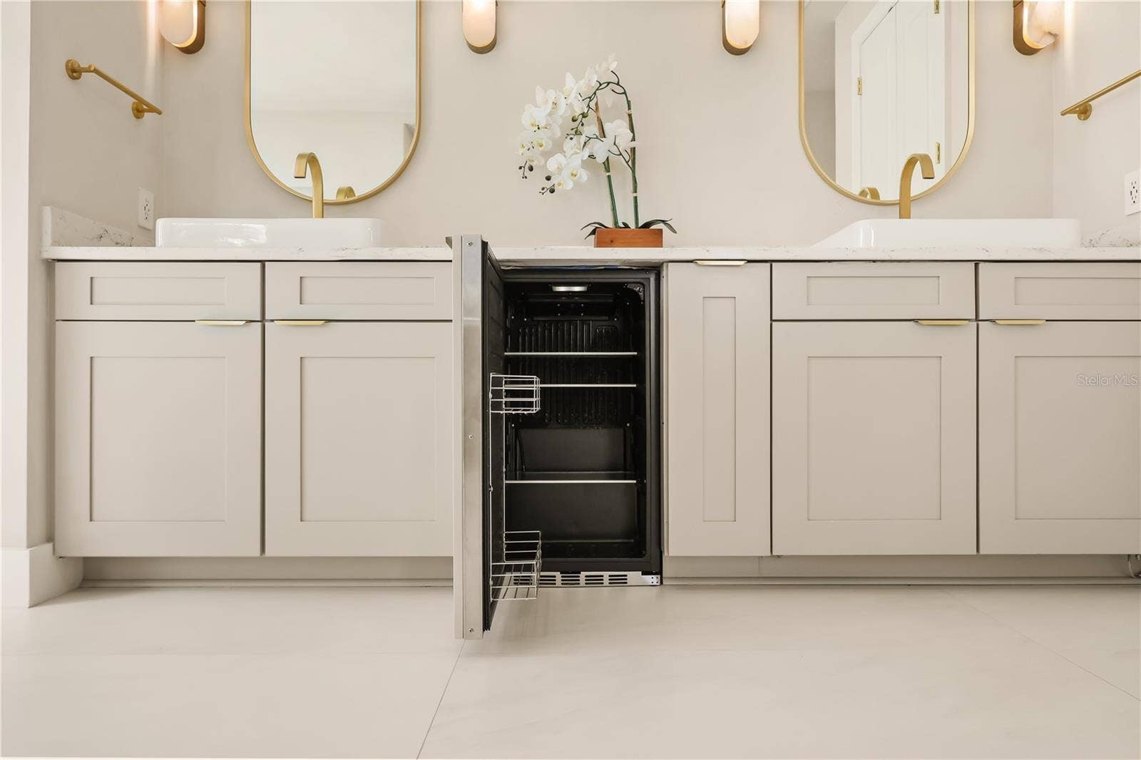 15633 PANTHER LAKE DRIVE, Winter Garden, FL 34787 Primary Dual Sink with Built-in refrigerator