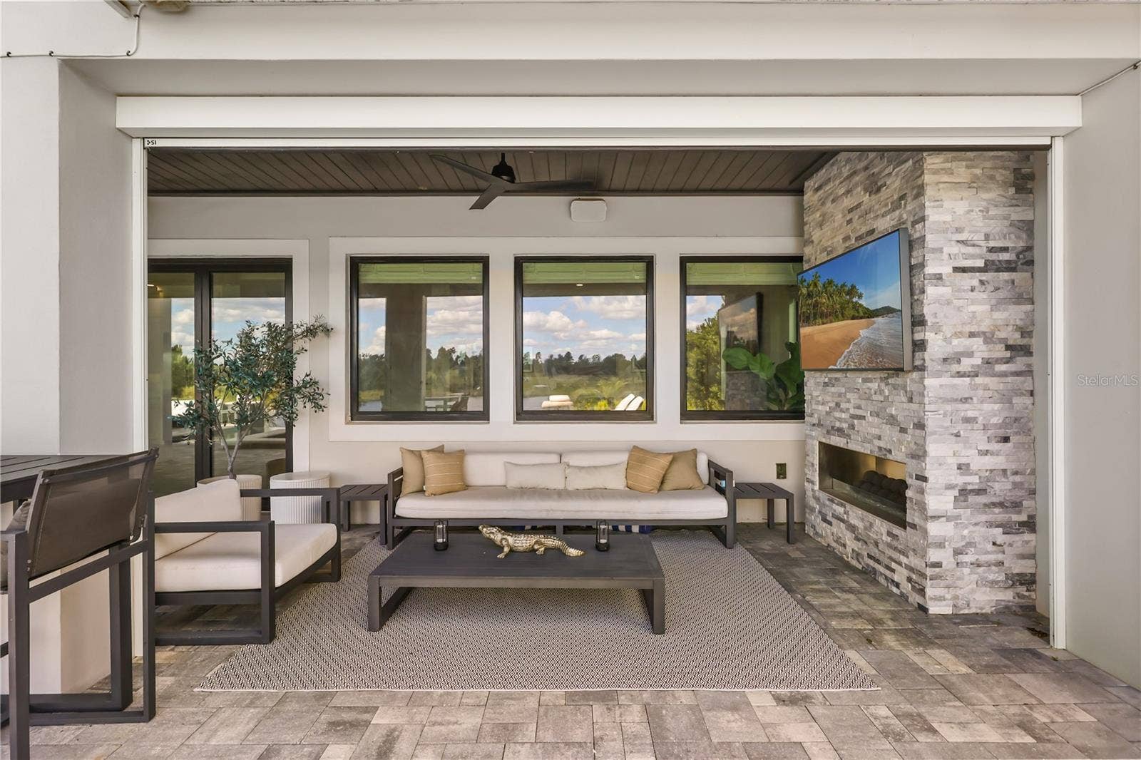 15633 PANTHER LAKE DRIVE, Winter Garden, FL 34787 Lanai with motorized screens