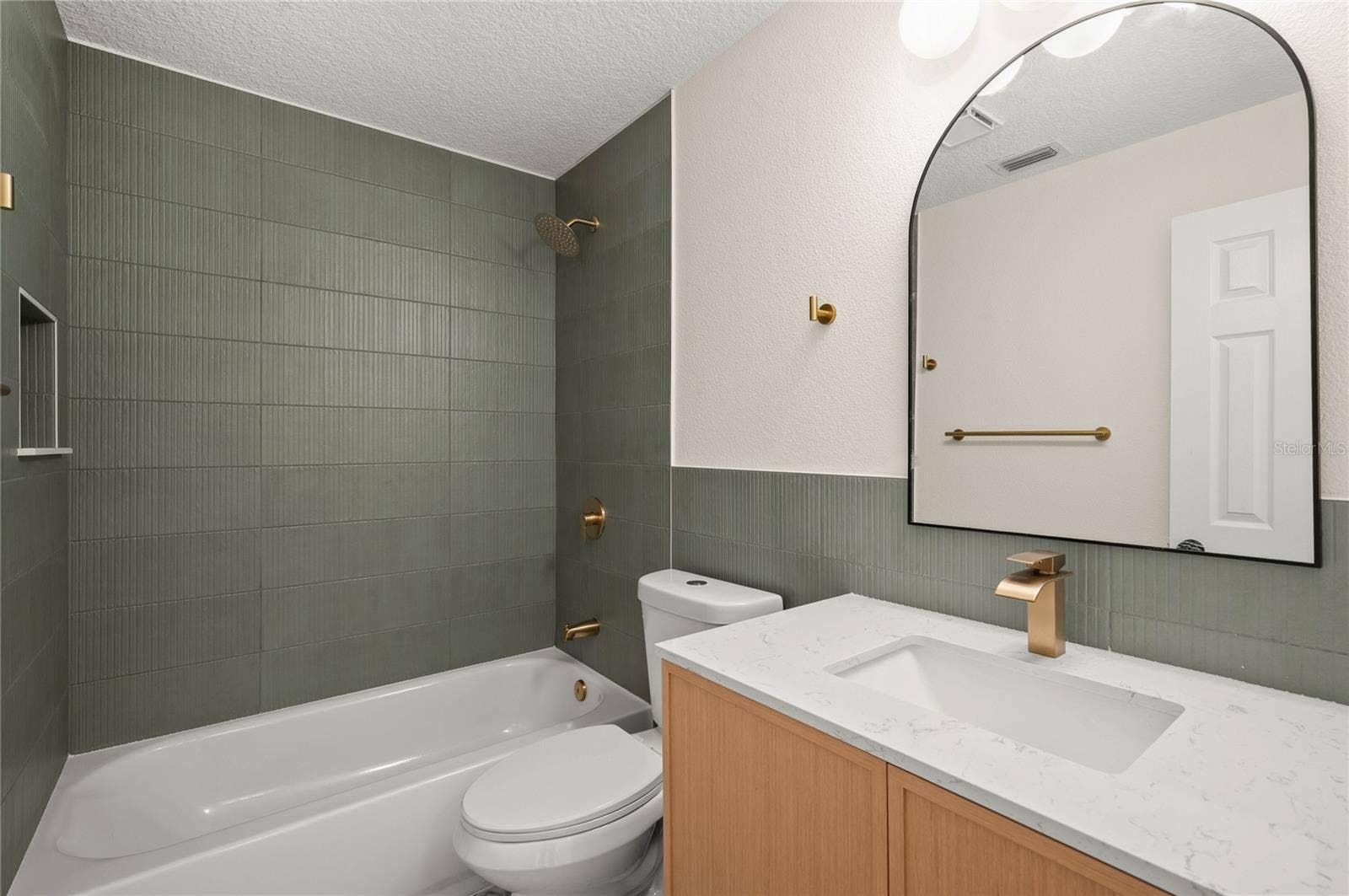 2810 PALM ISLE WAY, Orlando, FL 32829 2810 PALM ISLE WAY, Orlando, FL 32829