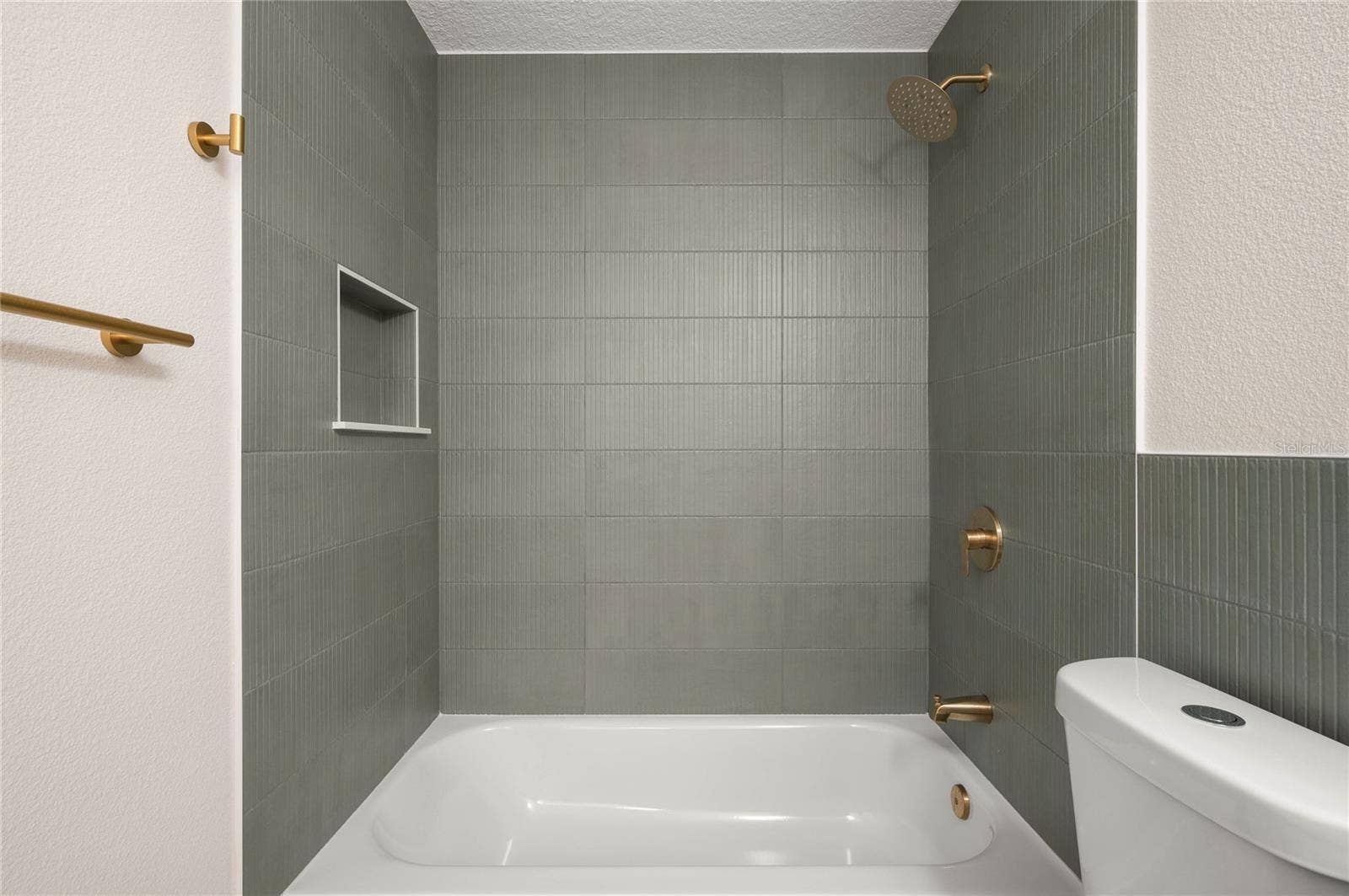 2810 PALM ISLE WAY, Orlando, FL 32829 2810 PALM ISLE WAY, Orlando, FL 32829