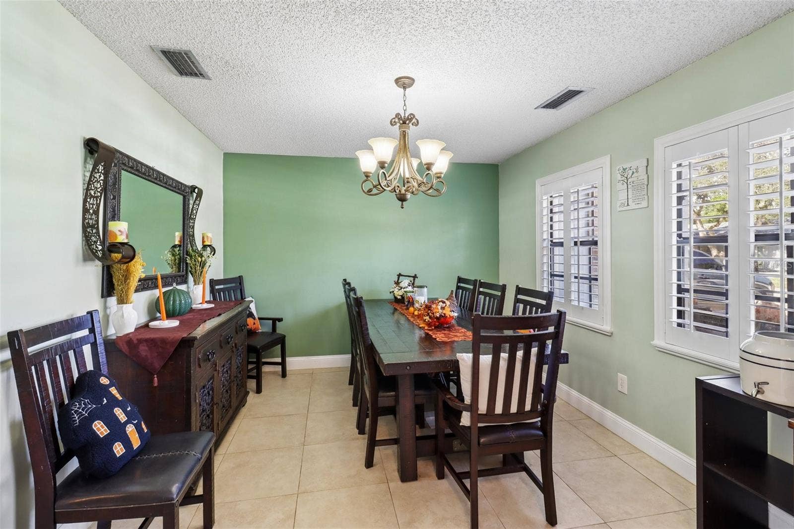 206 HARROGATE PLACE, Longwood, FL 32779 Formal dining space at the front of the home.