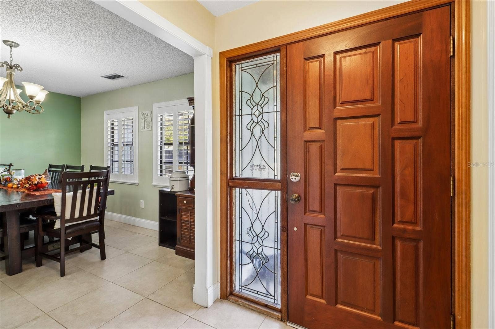 206 HARROGATE PLACE, Longwood, FL 32779 Step through the front door and into a welcoming foyer.