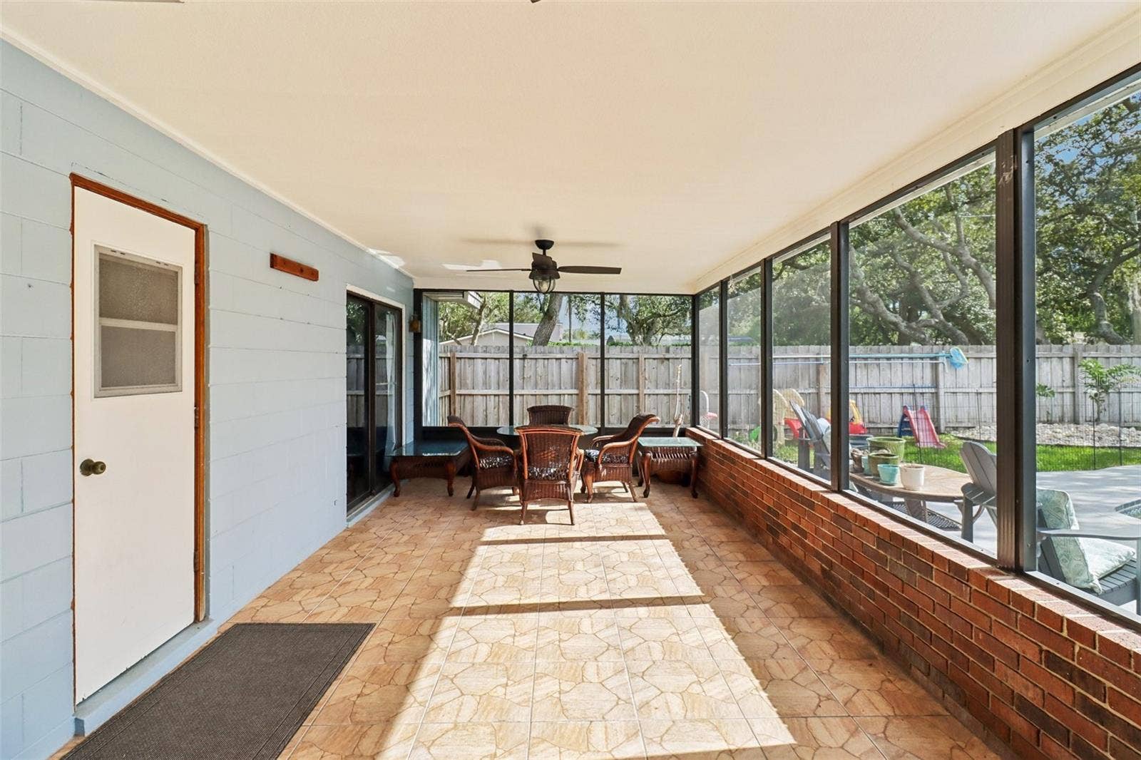 206 HARROGATE PLACE, Longwood, FL 32779 Large screened lanai.