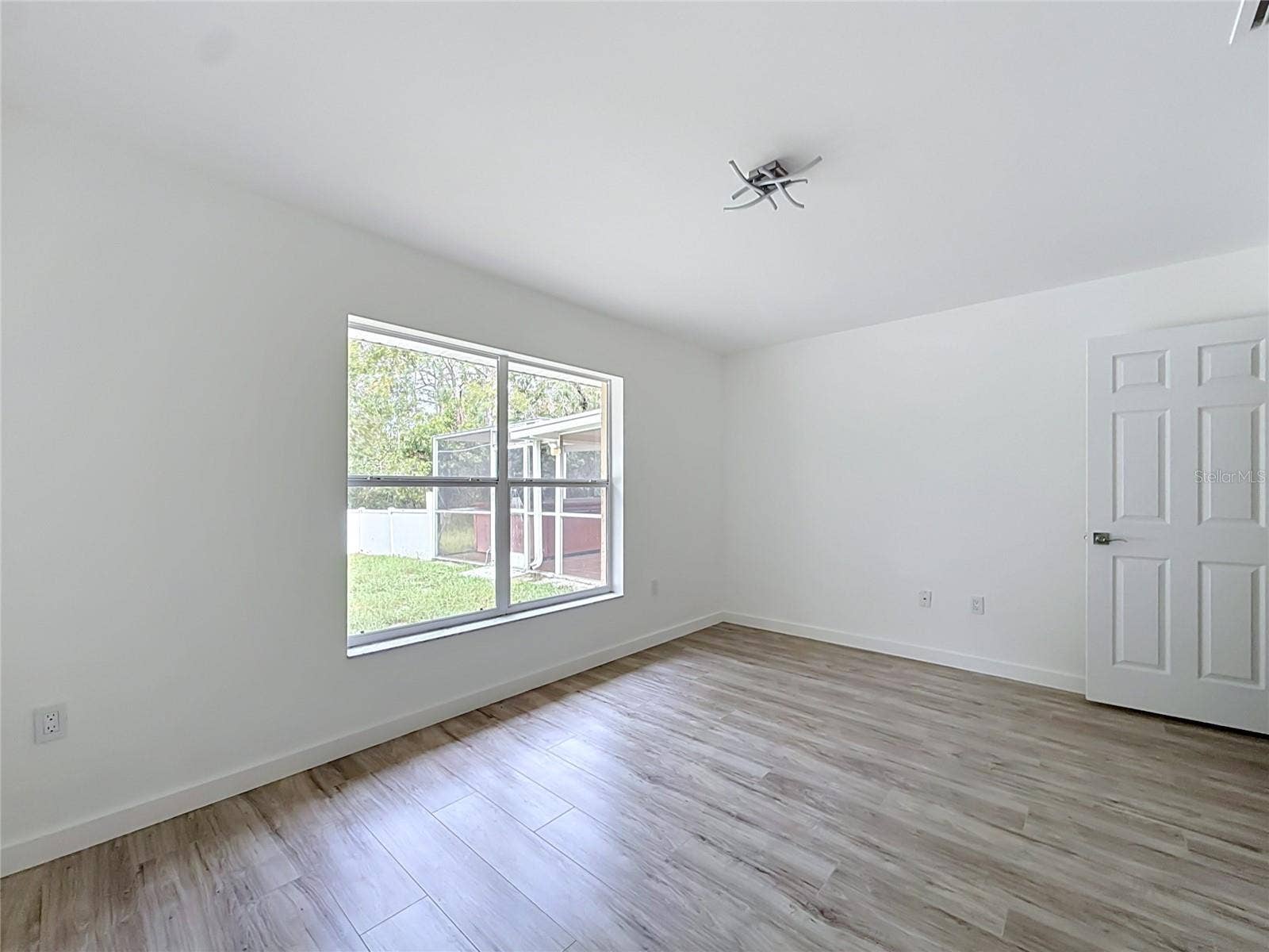 11 CARNATION COURT E, Homosassa, FL 34446 Natural light and room to create your own retreat.