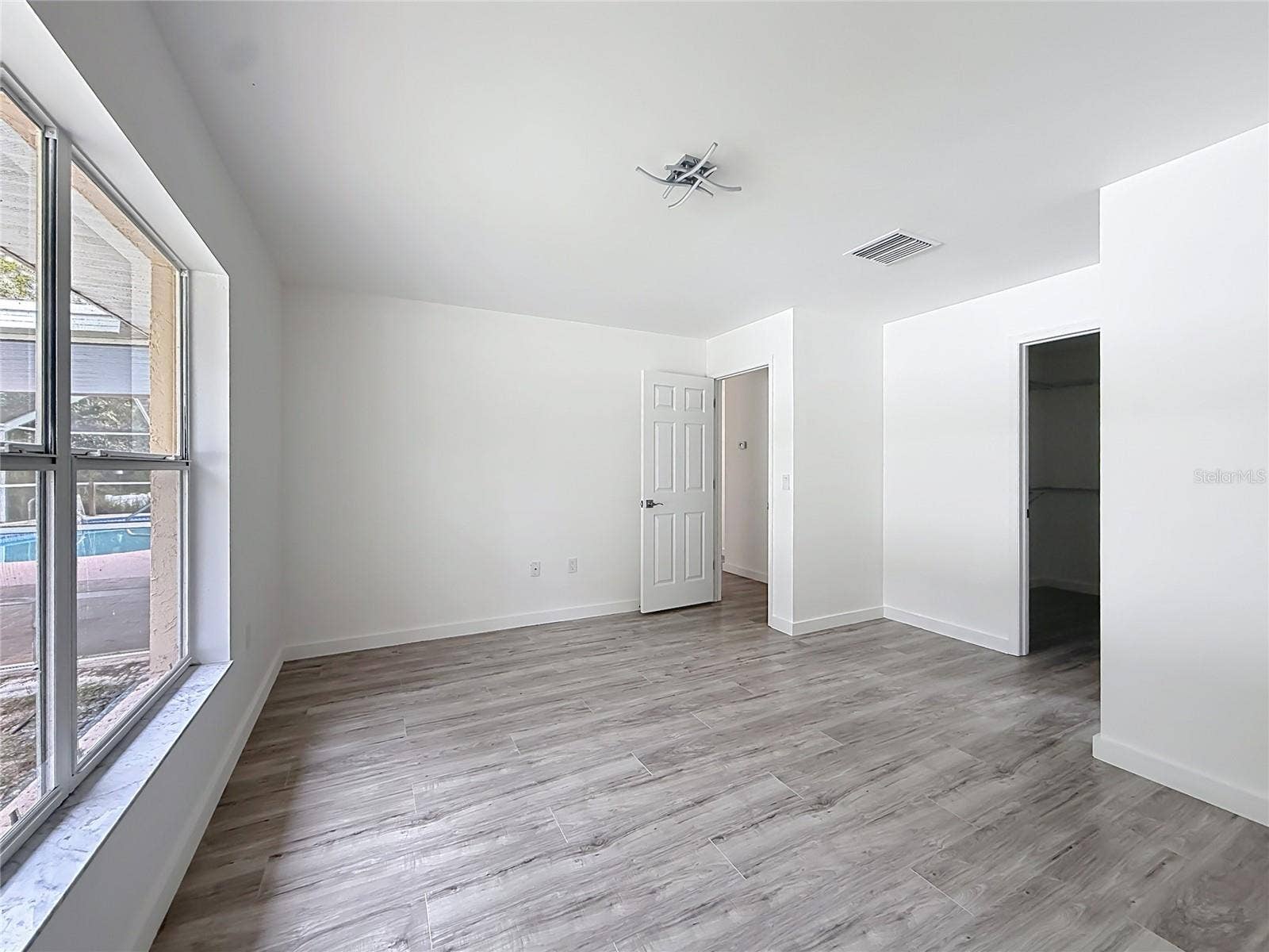 11 CARNATION COURT E, Homosassa, FL 34446 Your primary retreat with a spacious walk-in closet.
