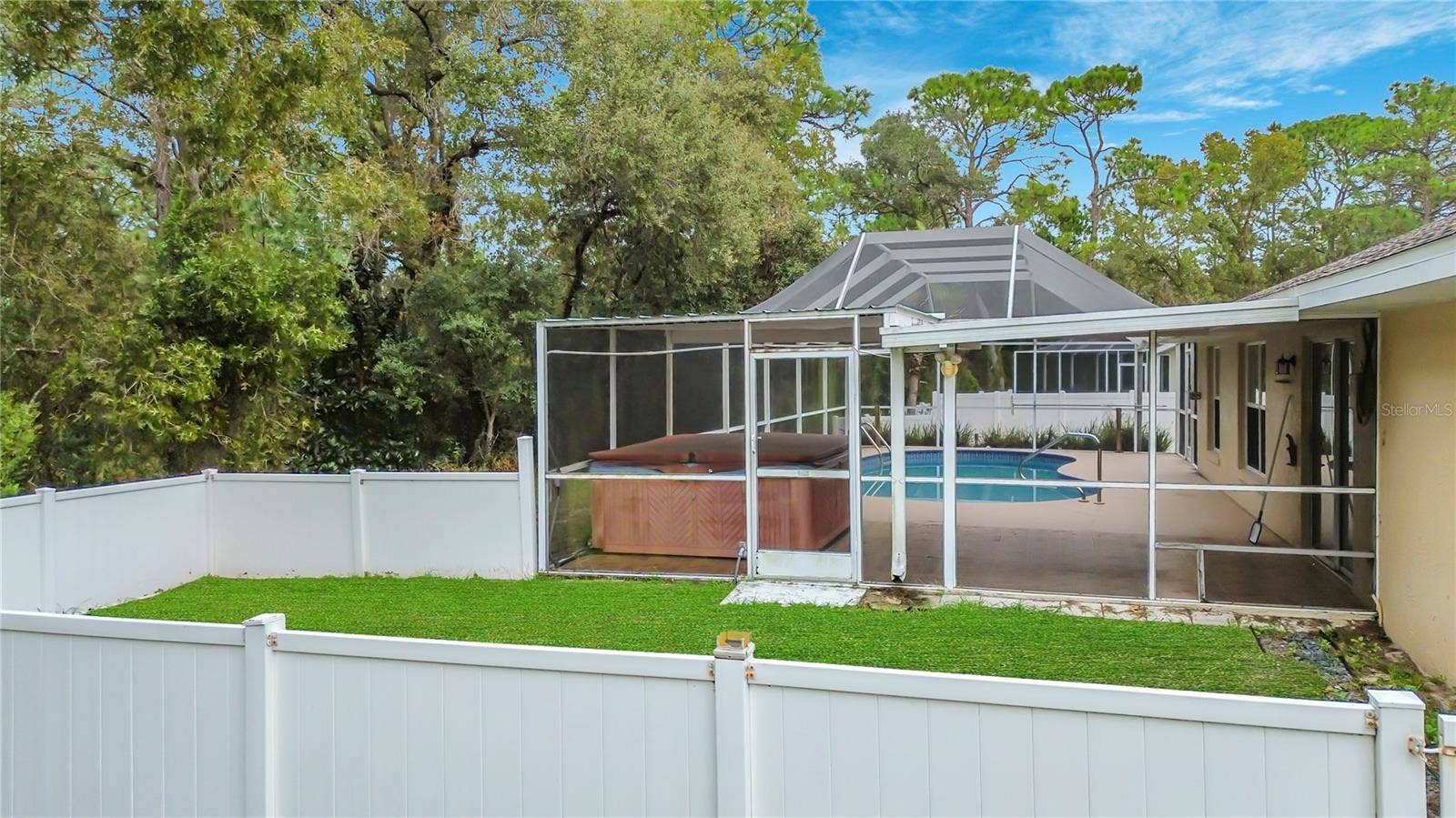 11 CARNATION COURT E, Homosassa, FL 34446 A fenced side yard beside your screened pool retreat.