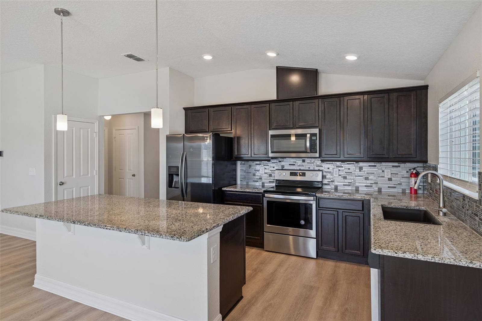 2256 GLADIOLUS LANE, Mascotte, FL 34753 2256 GLADIOLUS LANE, Mascotte, FL 34753