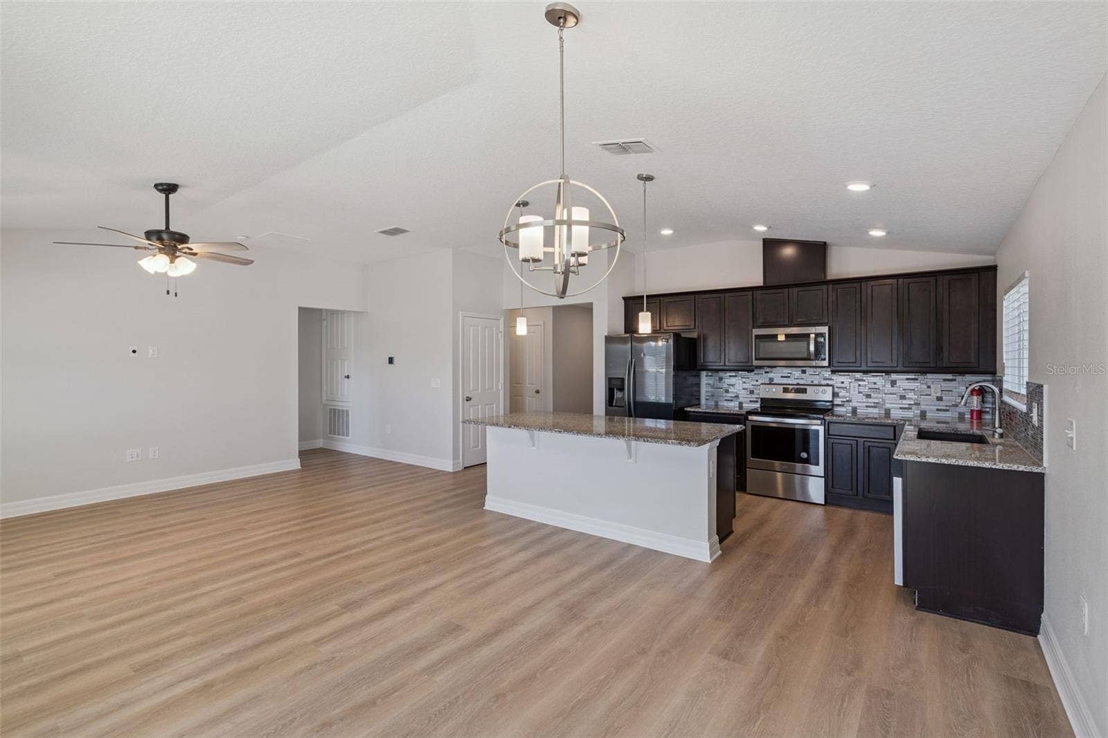 2256 GLADIOLUS LANE, Mascotte, FL 34753 2256 GLADIOLUS LANE, Mascotte, FL 34753