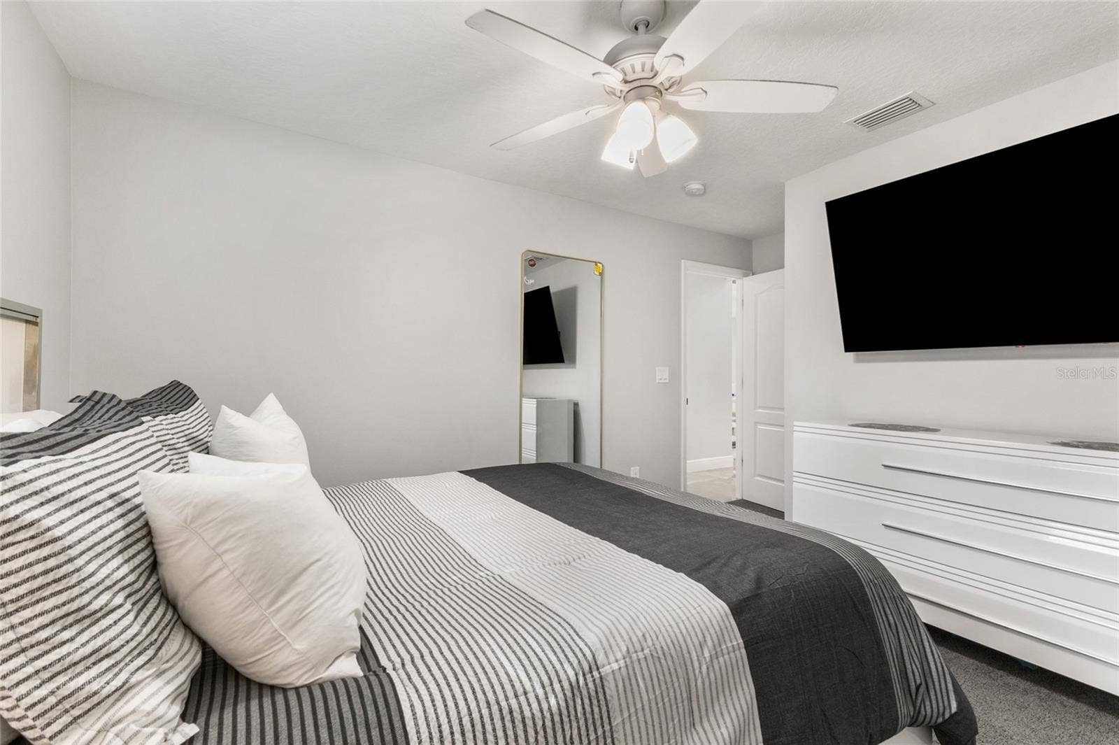 987 PRINCETON DRIVE, Clermont, FL 34711 987 PRINCETON DRIVE, Clermont, FL 34711