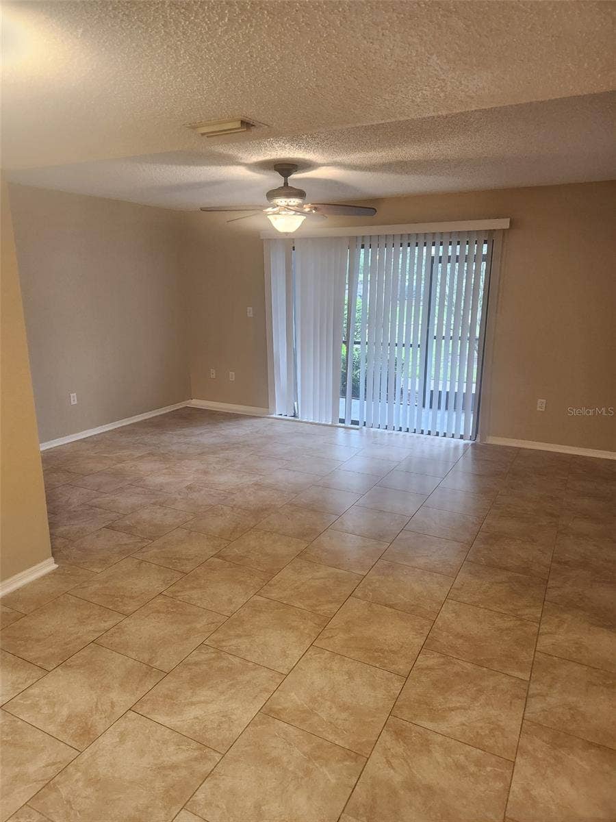 214 RIVERBEND DRIVE, #102, Altamonte Springs, FL 32714 Living room