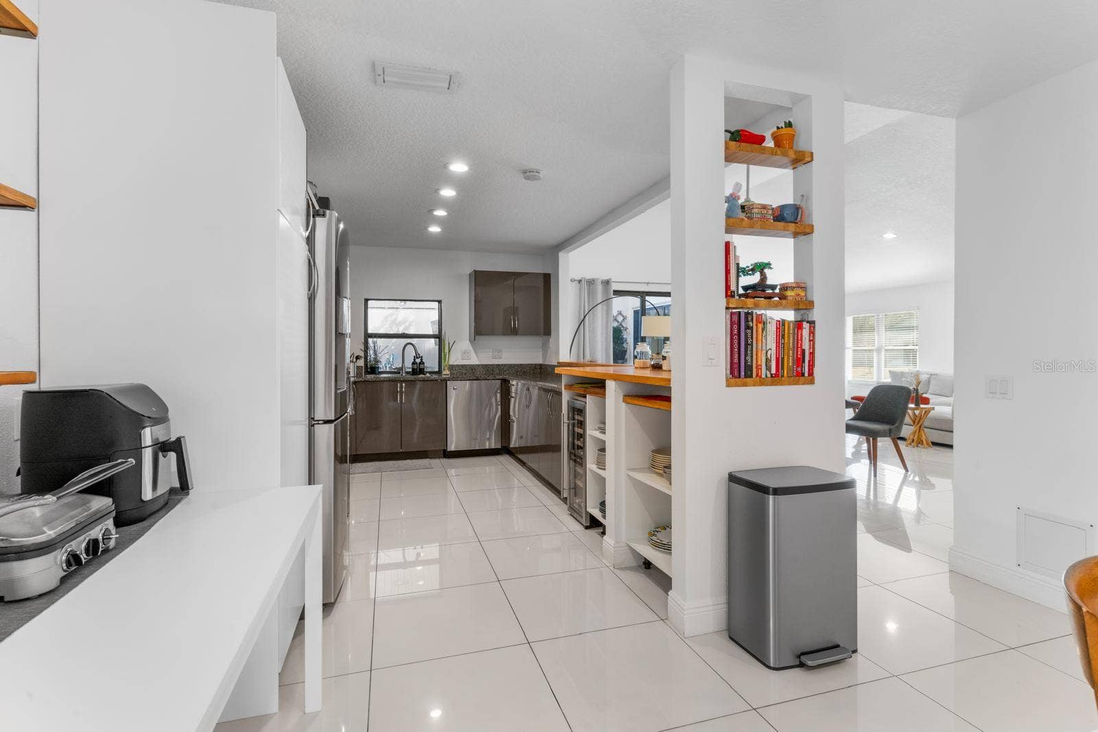 6339 COOPERS GREEN COURT, Orlando, FL 32819 6339 COOPERS GREEN COURT, Orlando, FL 32819