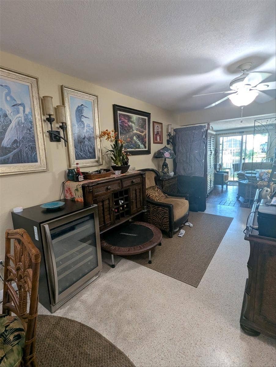 Living room, Bar