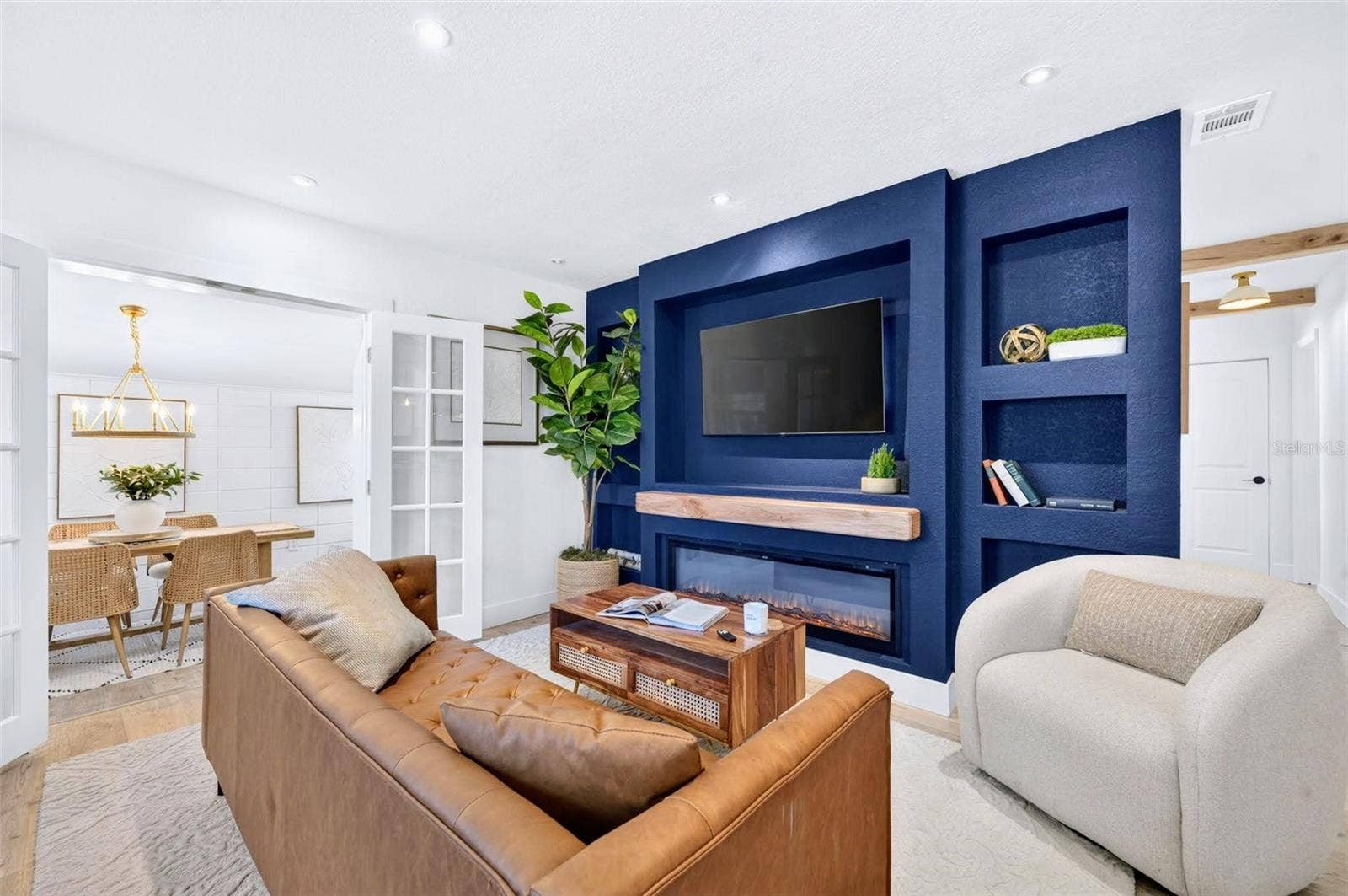 2168 RIDGE DRIVE, Winter Park, FL 32792 The Fireplace is electric and can heat up the space if need be.