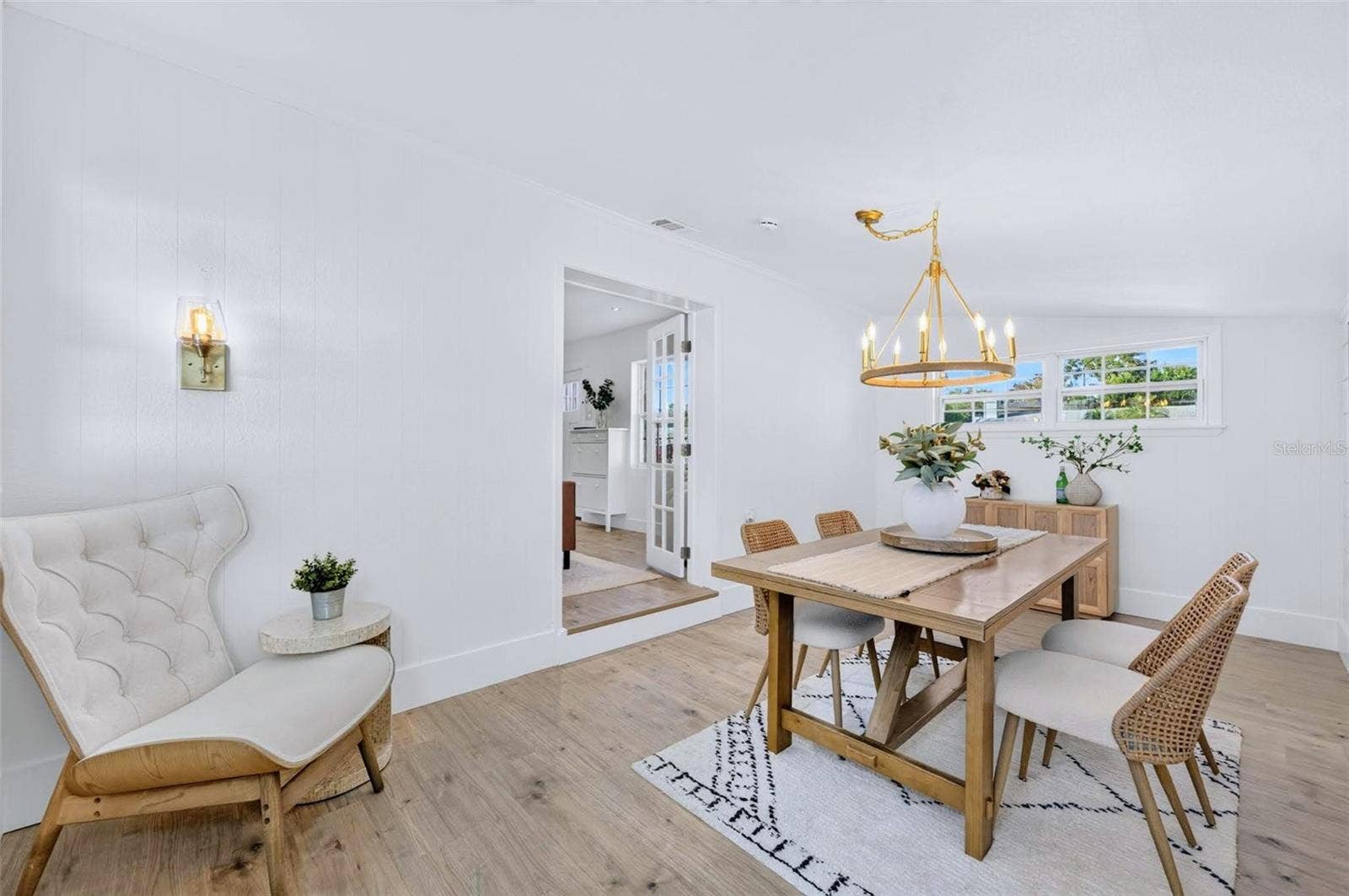 2168 RIDGE DRIVE, Winter Park, FL 32792 There's space in this corner for a reading nook and on the other end theres space for a buffet table or console table as well