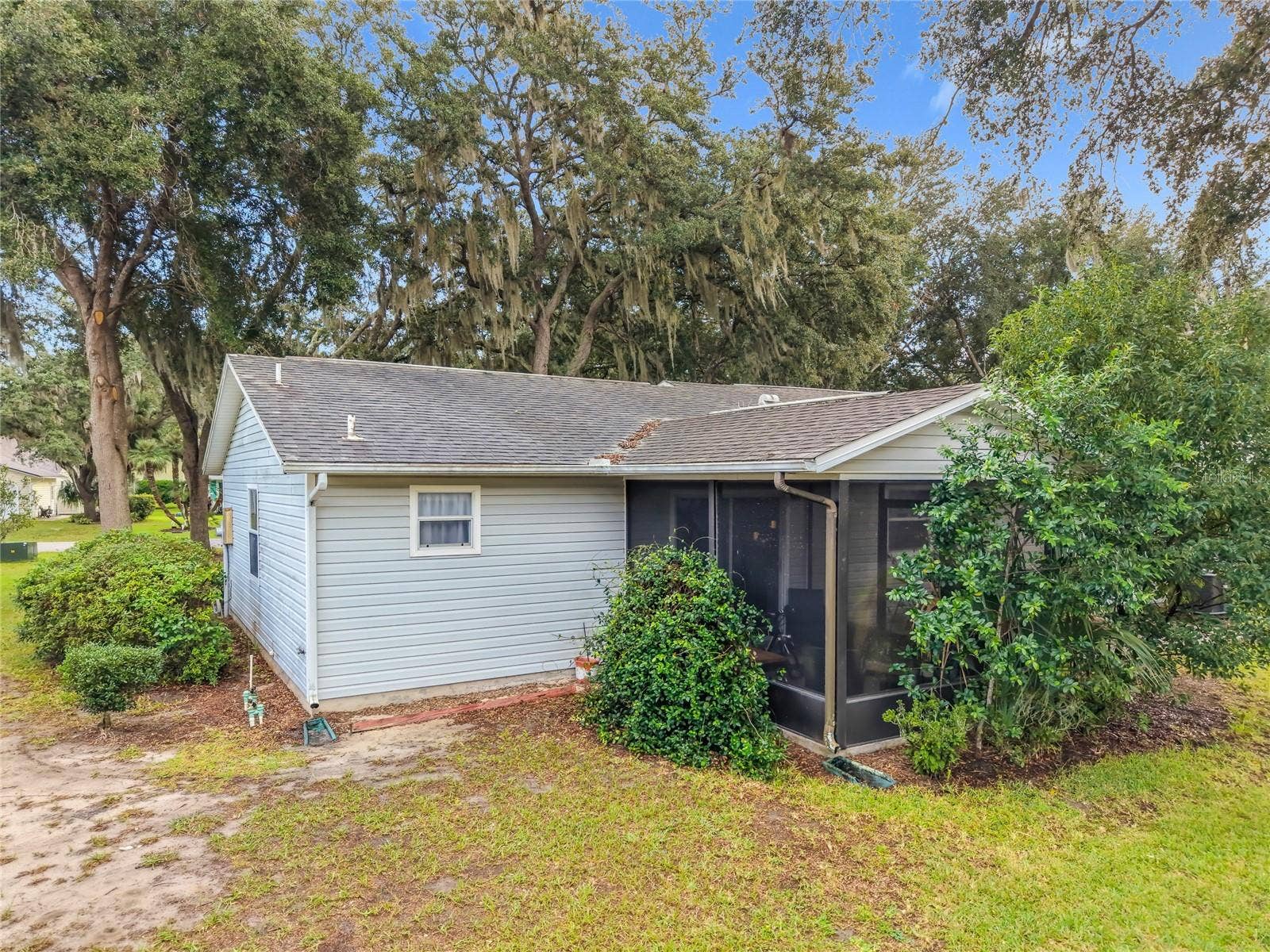 1038 SCOTCH PINE COURT, Leesburg, FL 34788 Back of Home