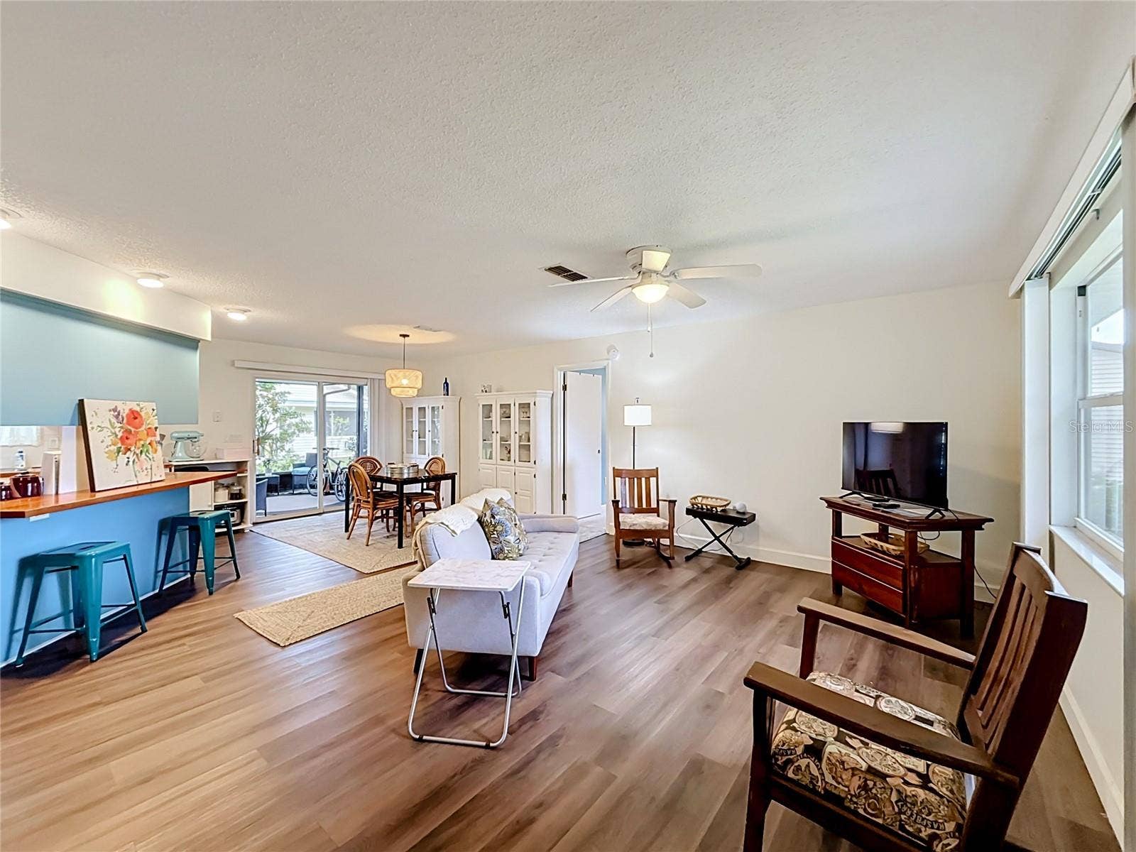 1038 SCOTCH PINE COURT, Leesburg, FL 34788 Living Room