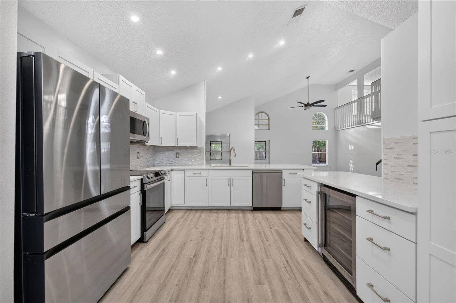 3828 GUILDFORD COURT, Orlando, FL 32817 3828 GUILDFORD COURT, Orlando, FL 32817