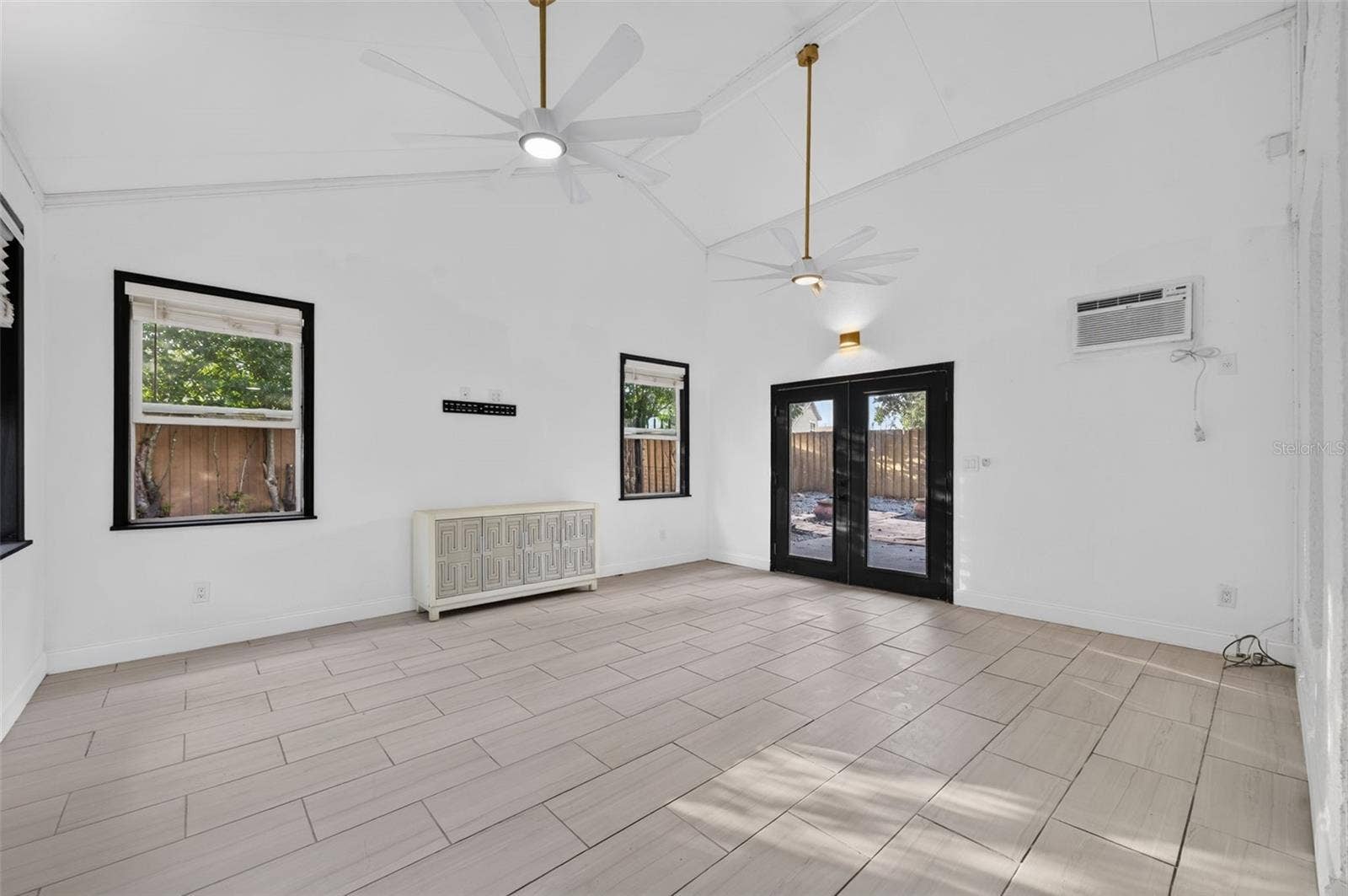 3828 GUILDFORD COURT, Orlando, FL 32817 3828 GUILDFORD COURT, Orlando, FL 32817