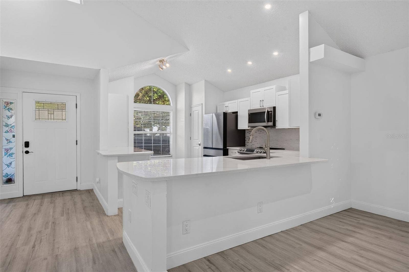 3828 GUILDFORD COURT, Orlando, FL 32817 3828 GUILDFORD COURT, Orlando, FL 32817