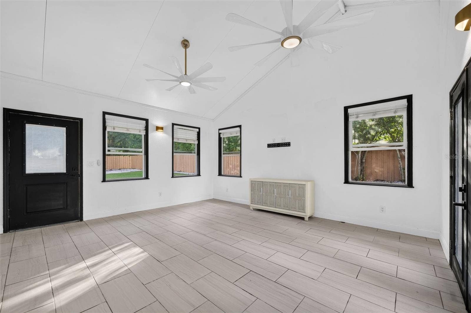 3828 GUILDFORD COURT, Orlando, FL 32817 3828 GUILDFORD COURT, Orlando, FL 32817