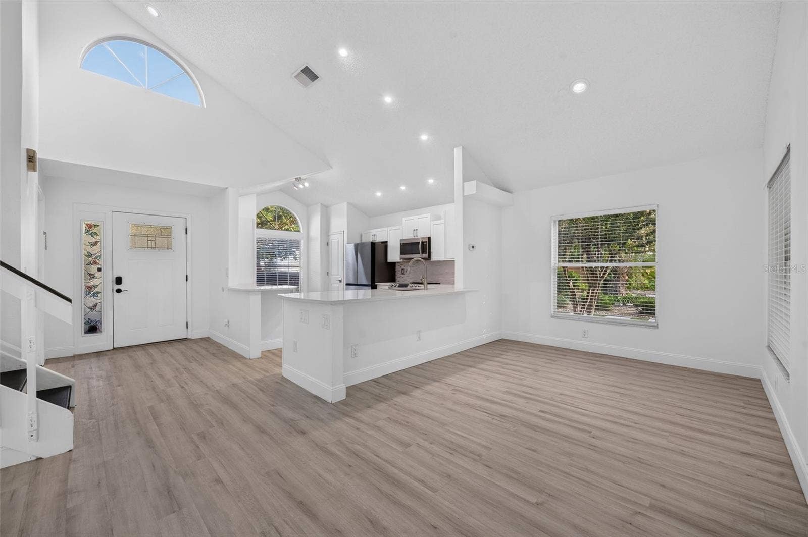 3828 GUILDFORD COURT, Orlando, FL 32817 3828 GUILDFORD COURT, Orlando, FL 32817