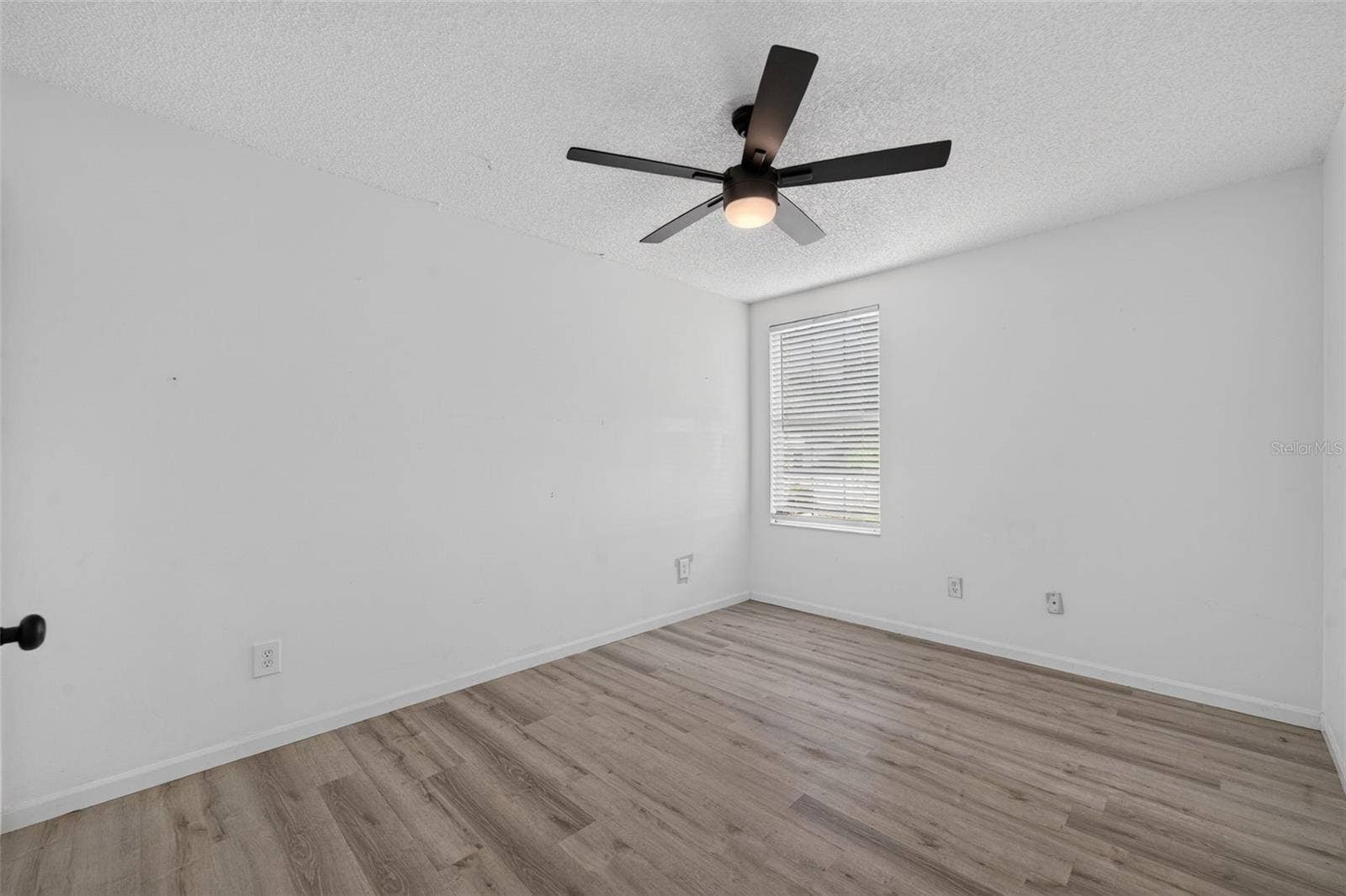 3828 GUILDFORD COURT, Orlando, FL 32817 3828 GUILDFORD COURT, Orlando, FL 32817