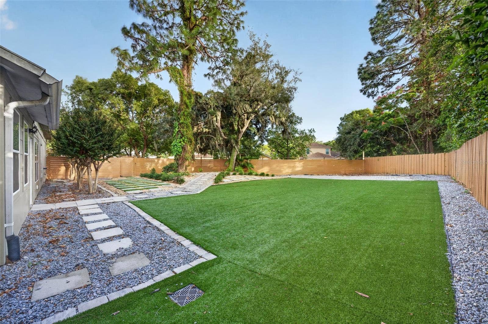 3828 GUILDFORD COURT, Orlando, FL 32817 3828 GUILDFORD COURT, Orlando, FL 32817