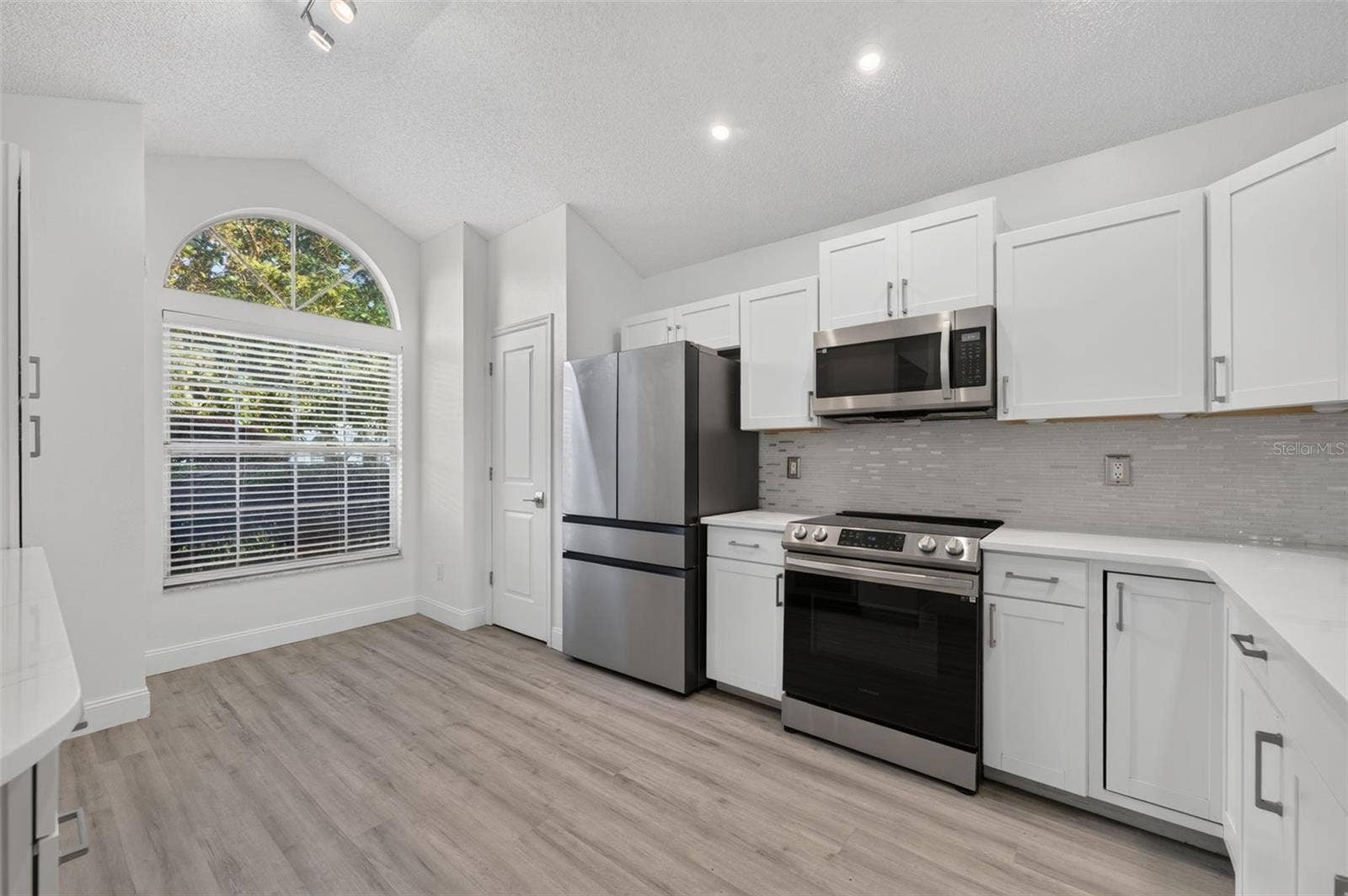 3828 GUILDFORD COURT, Orlando, FL 32817 3828 GUILDFORD COURT, Orlando, FL 32817