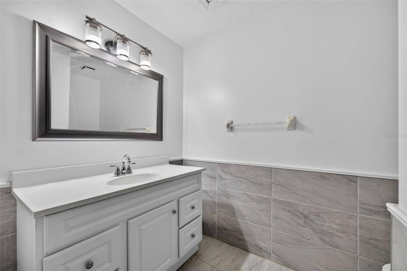 3828 GUILDFORD COURT, Orlando, FL 32817 3828 GUILDFORD COURT, Orlando, FL 32817