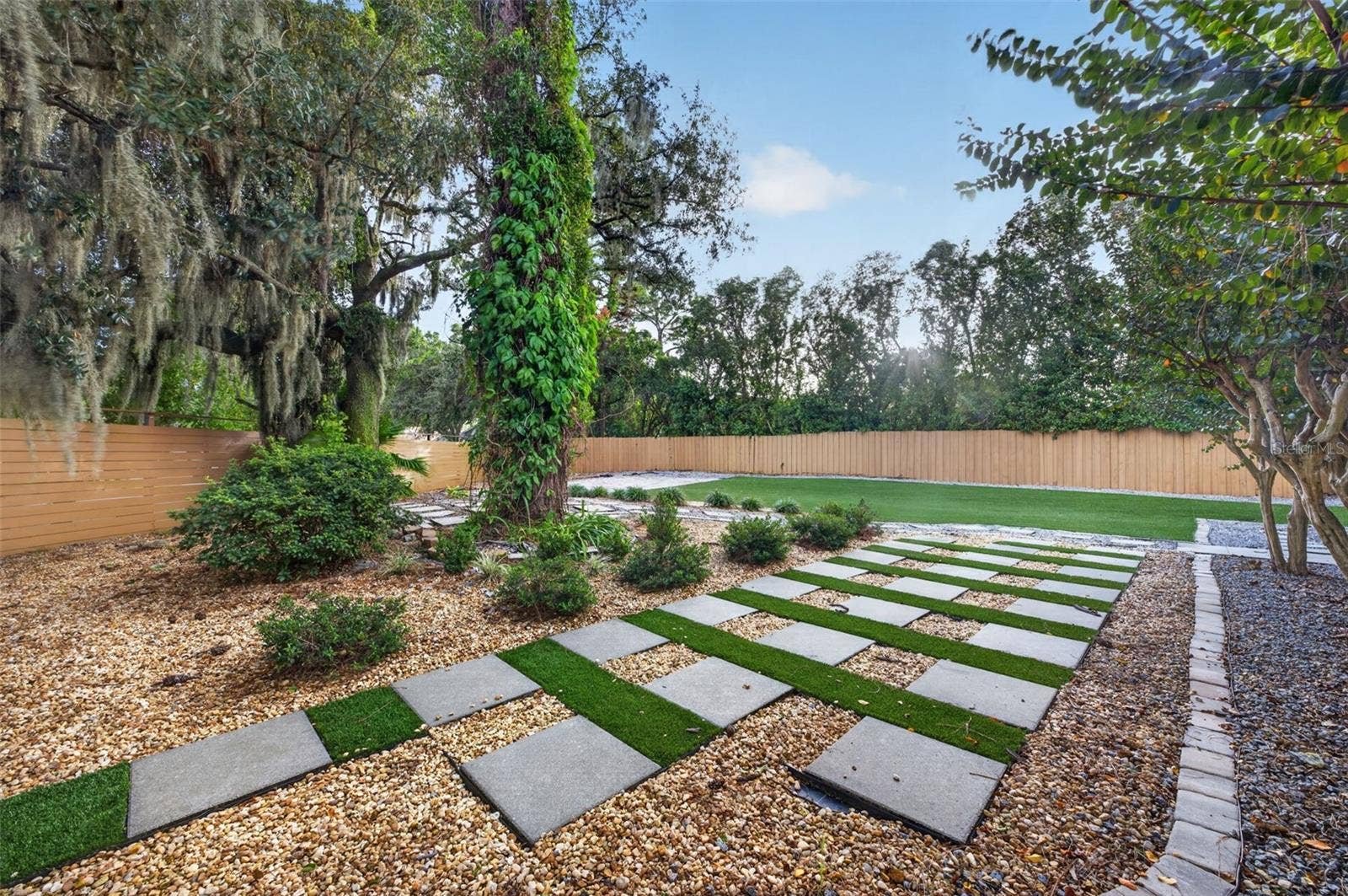 3828 GUILDFORD COURT, Orlando, FL 32817 3828 GUILDFORD COURT, Orlando, FL 32817
