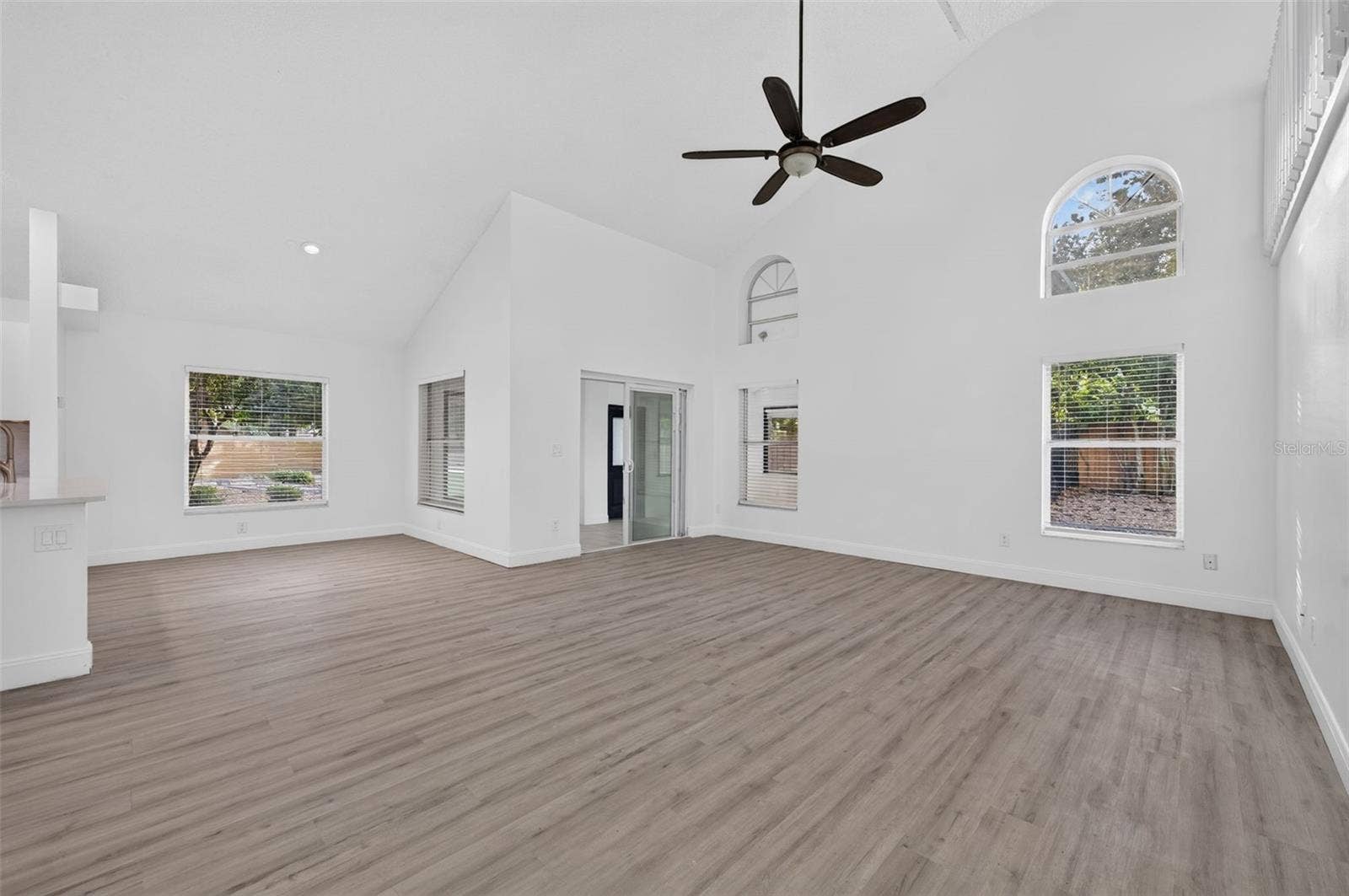 3828 GUILDFORD COURT, Orlando, FL 32817 3828 GUILDFORD COURT, Orlando, FL 32817