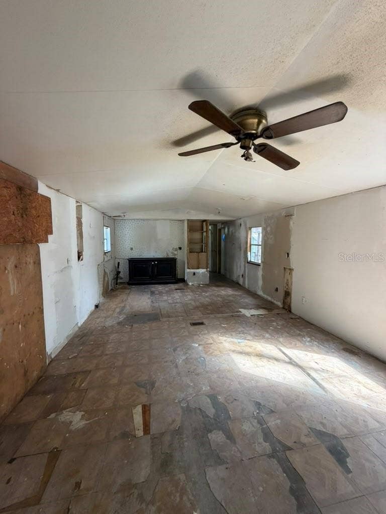 8801 DEER RUN DRIVE, Lake Wales, FL 33898 8801 DEER RUN DRIVE, Lake Wales, FL 33898