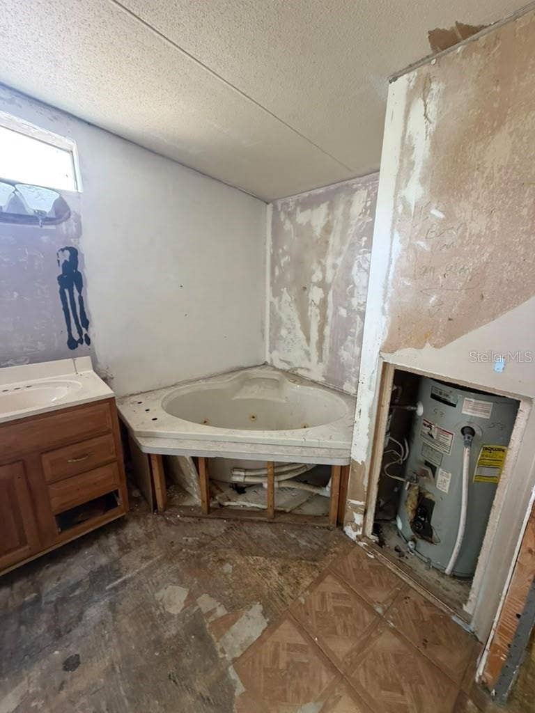 8801 DEER RUN DRIVE, Lake Wales, FL 33898 8801 DEER RUN DRIVE, Lake Wales, FL 33898