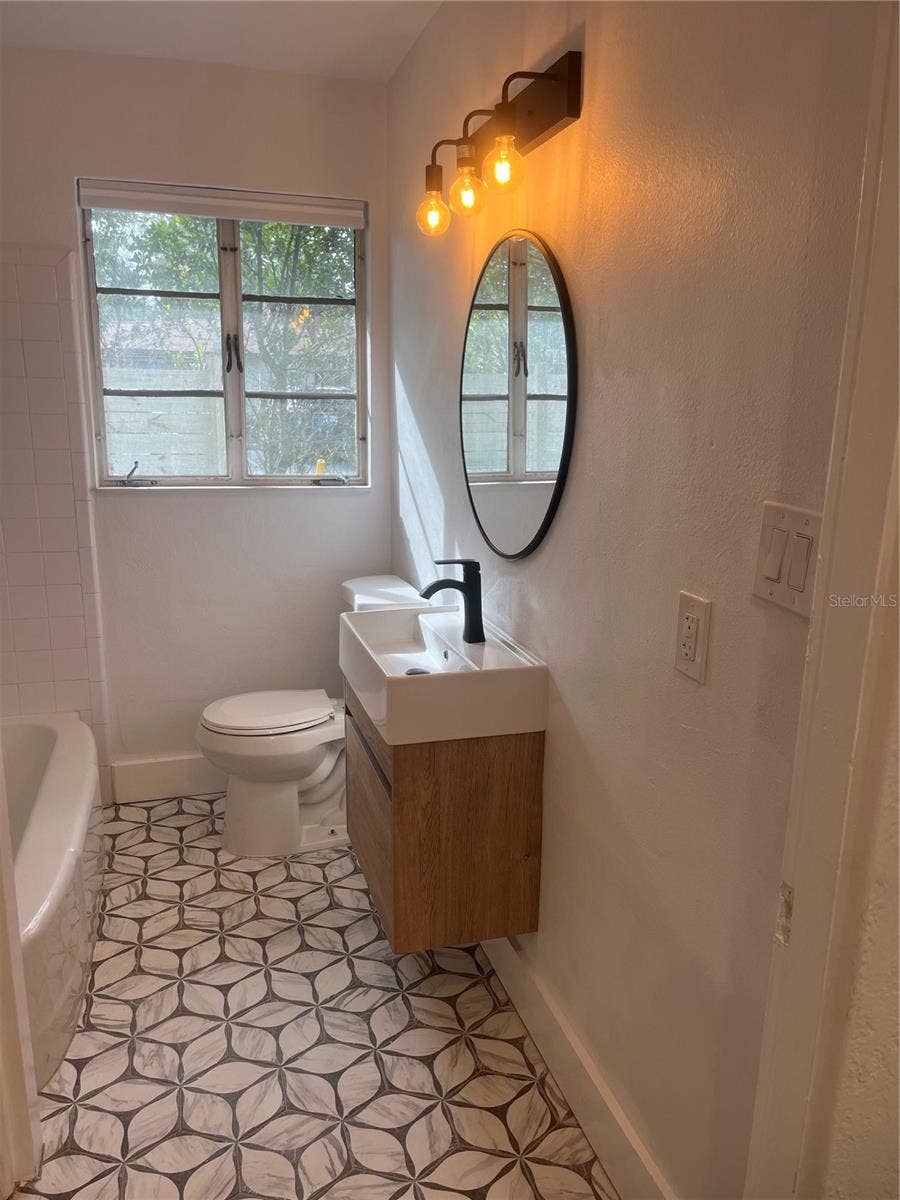 441 N FERN CREEK AVENUE, Orlando, FL 32803 Right side unit renovated