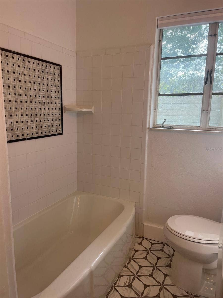 441 N FERN CREEK AVENUE, Orlando, FL 32803 Right side unit renovated